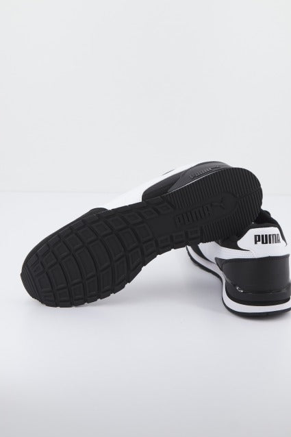 PUMA RUNNER V NL en color NEGRO (4)