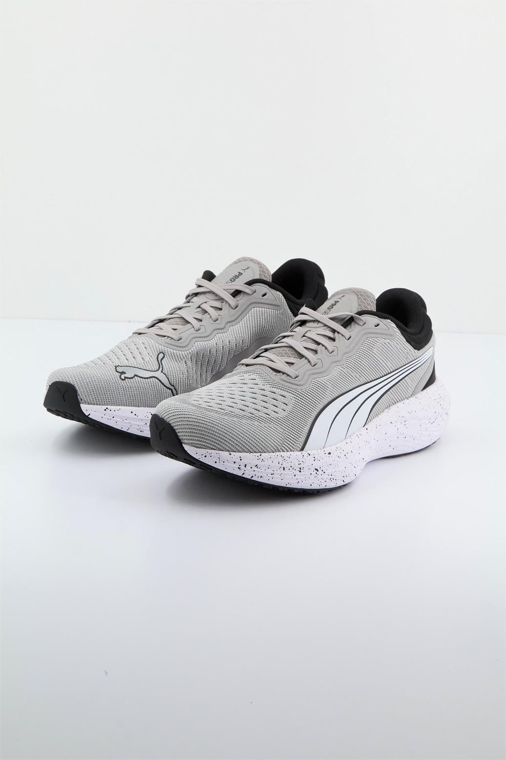 PUMA SCEND PRO ENGINEERED en color GRIS (1)