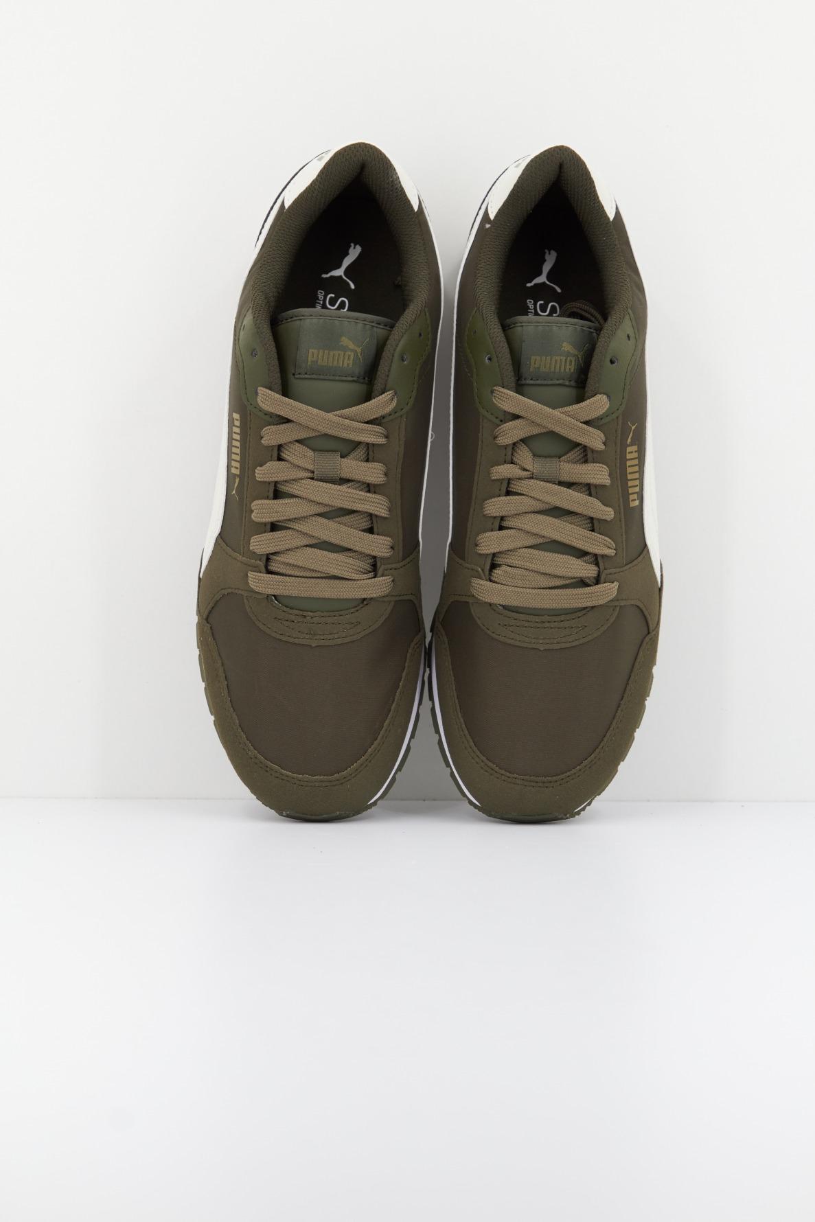 PUMA ST RUNNER V NL en color VERDE (2)
