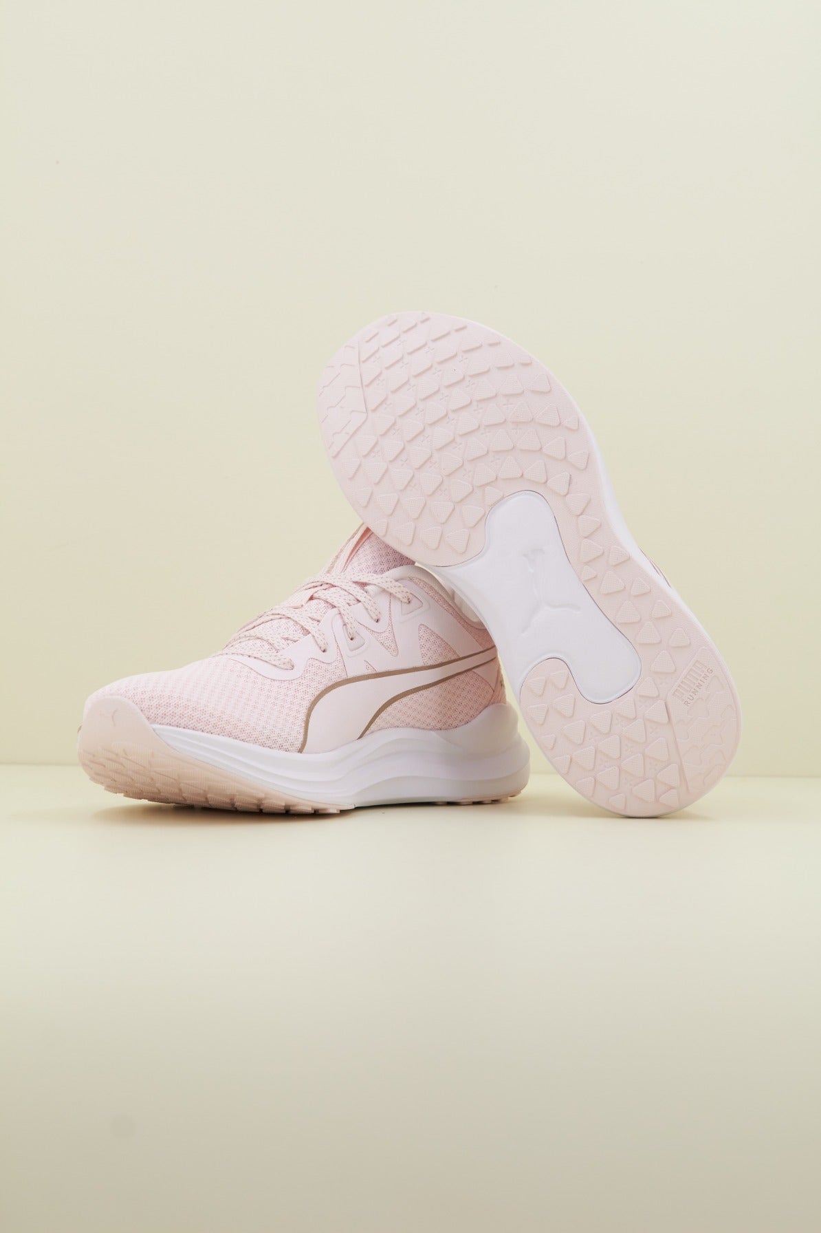 PUMA REFLECT LITE MOLTEN METAL en color ROSA (4)