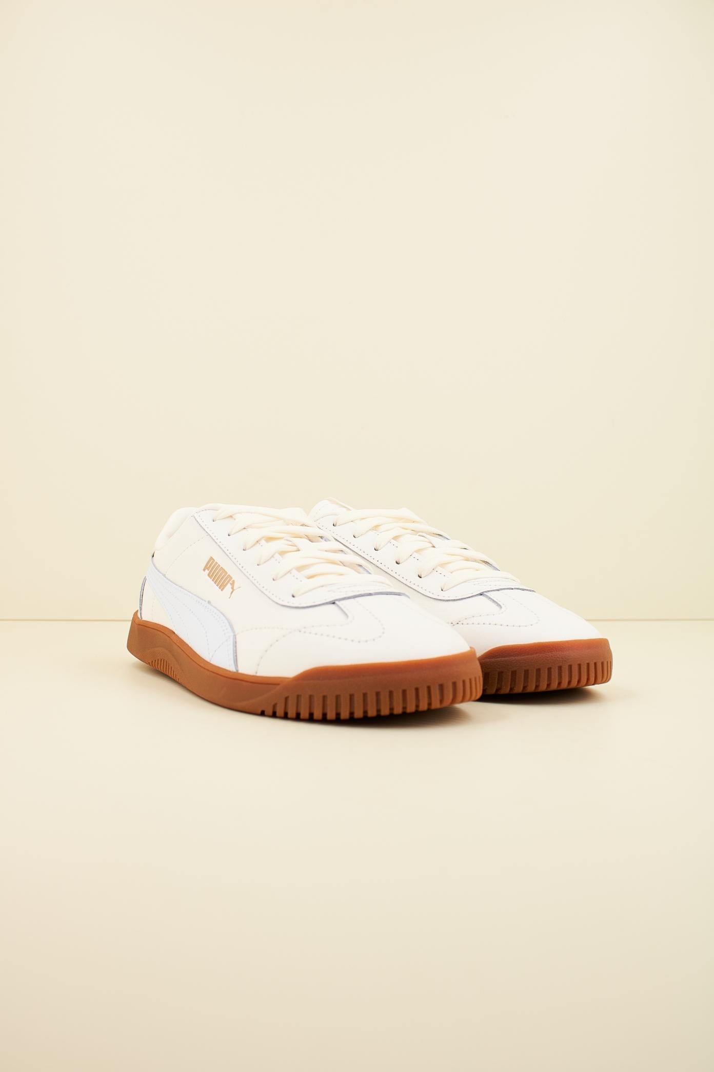 PUMA CLUB V en color BLANCO (2)