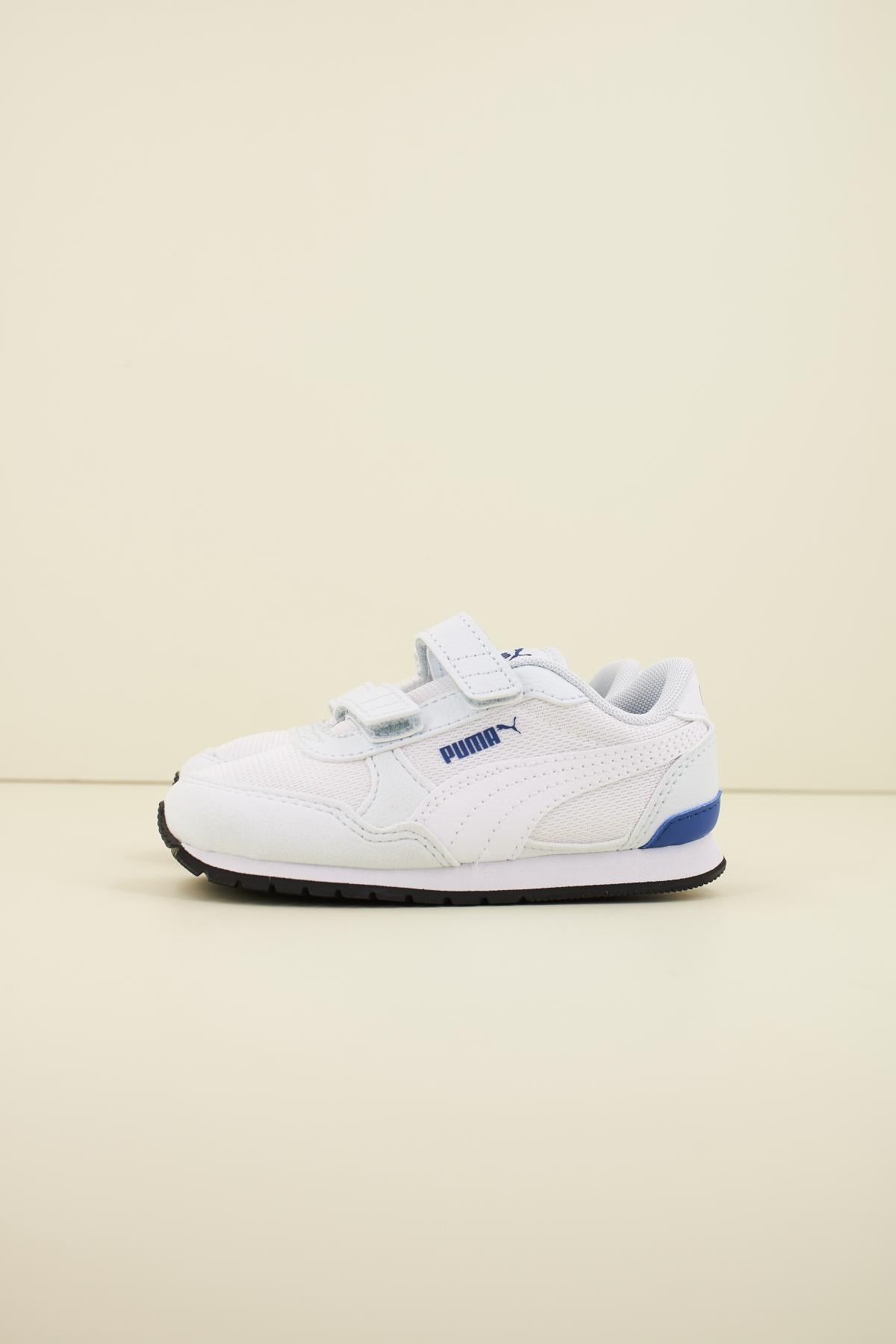 PUMA RUNNER V MESH en color BLANCO (1)