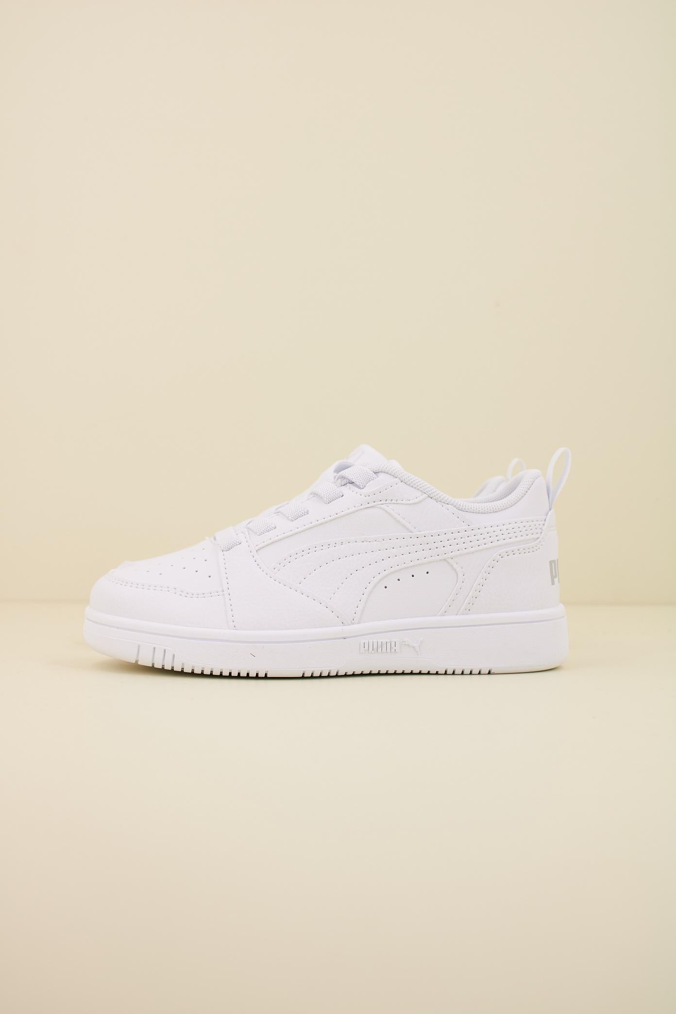 PUMA REBOUND V Lo A en color BLANCO (1)