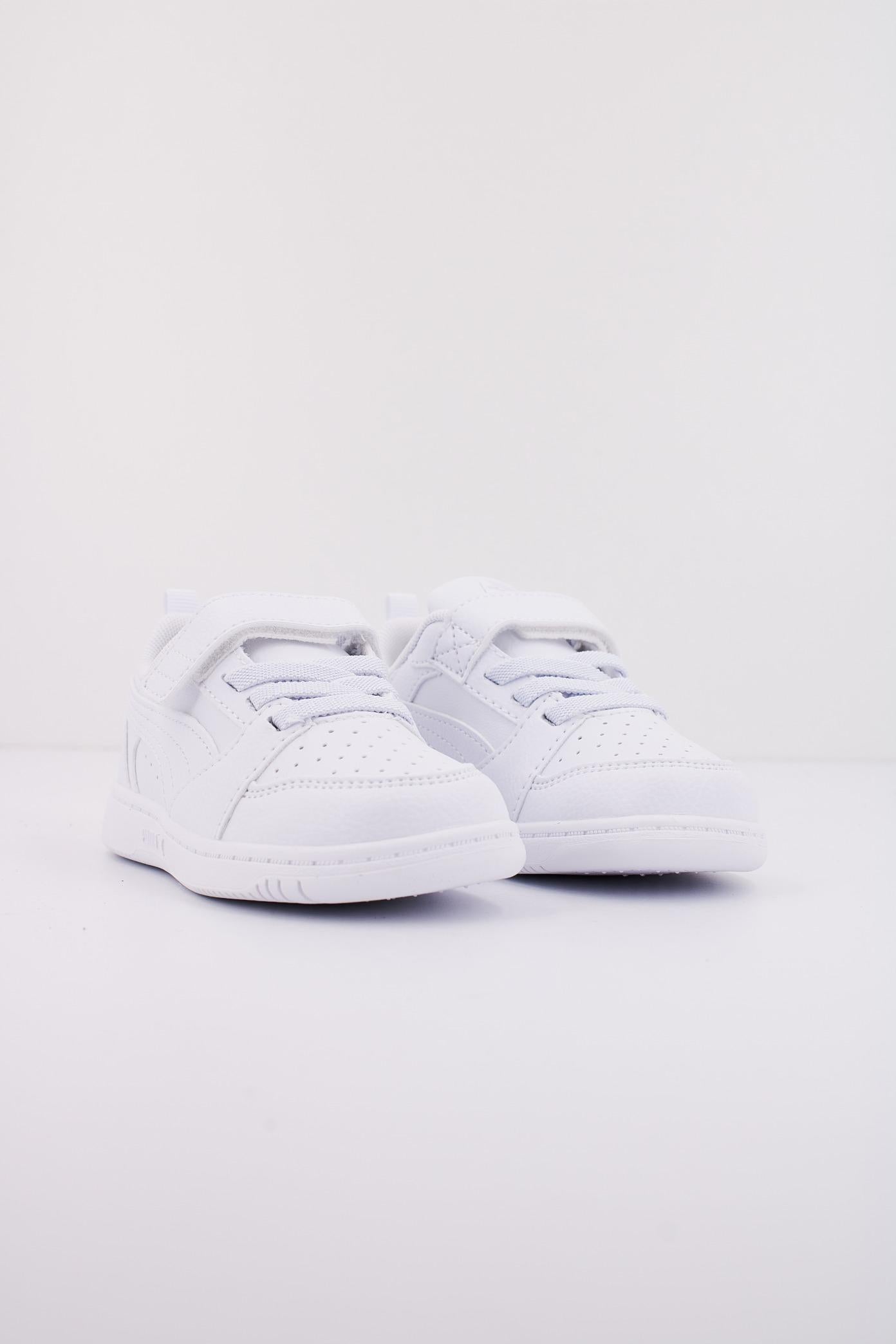 PUMA REBOUND V LO A en color BLANCO (2)
