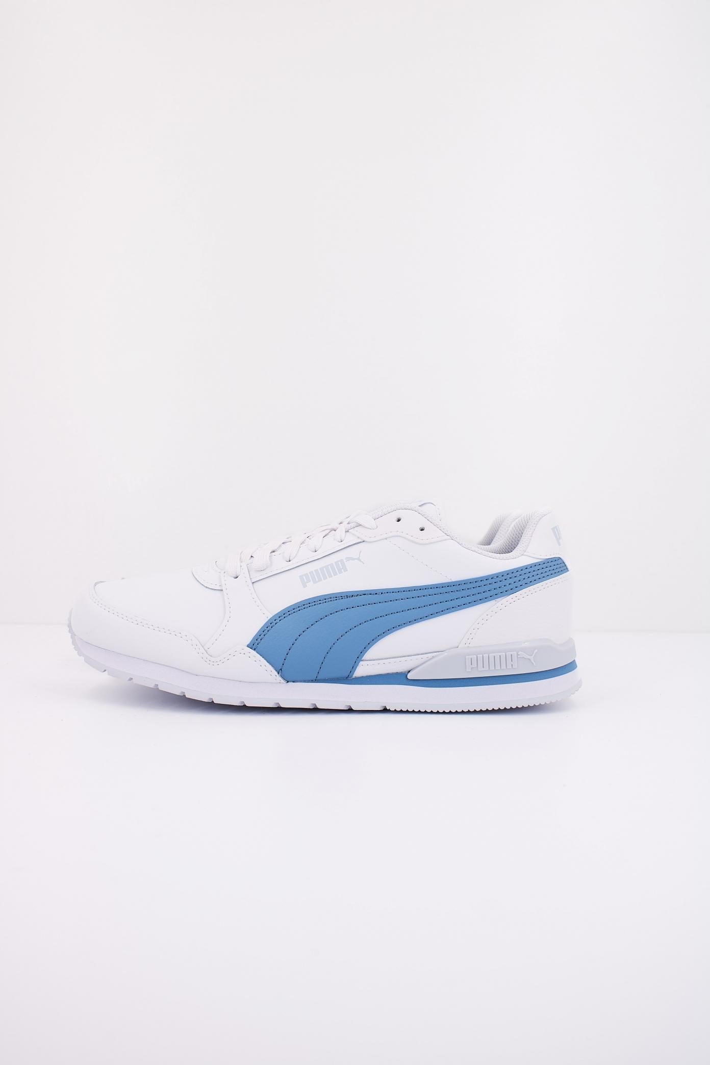 PUMA ST RUNNER V en color BLANCO (1)