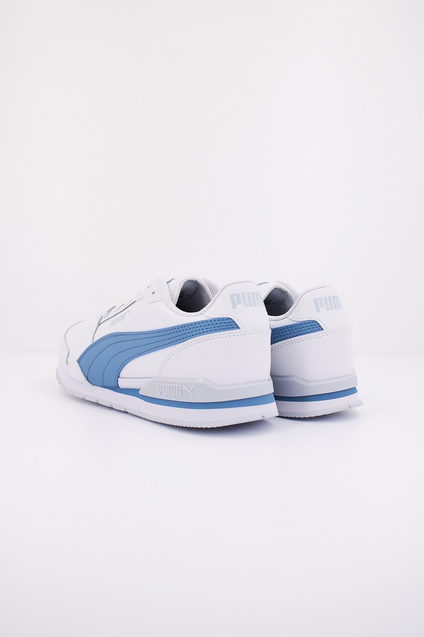 PUMA ST RUNNER V en color BLANCO (4)