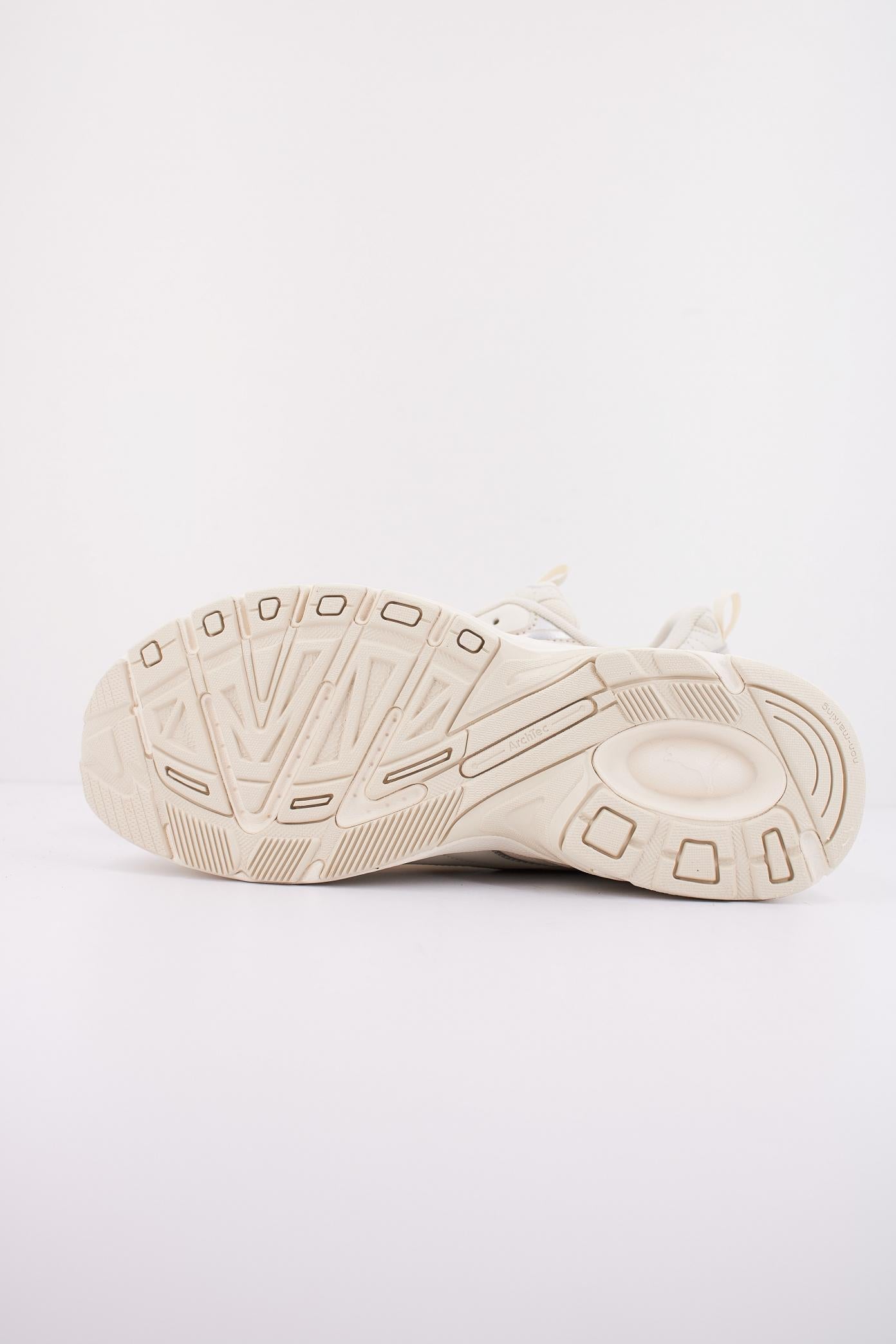 PUMA MILENIO TECH SUEDE en color BLANCO (5)