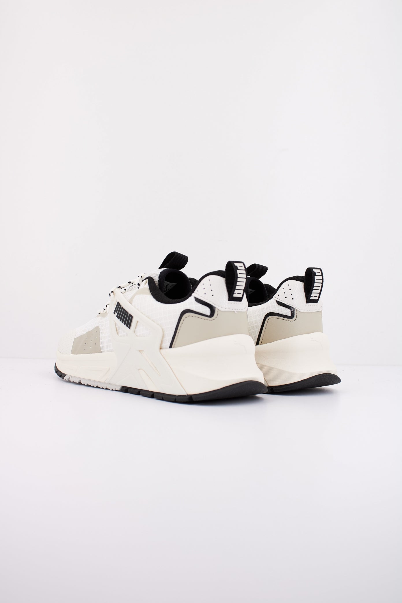 PUMA PACER + TRAIL en color BLANCO (4)