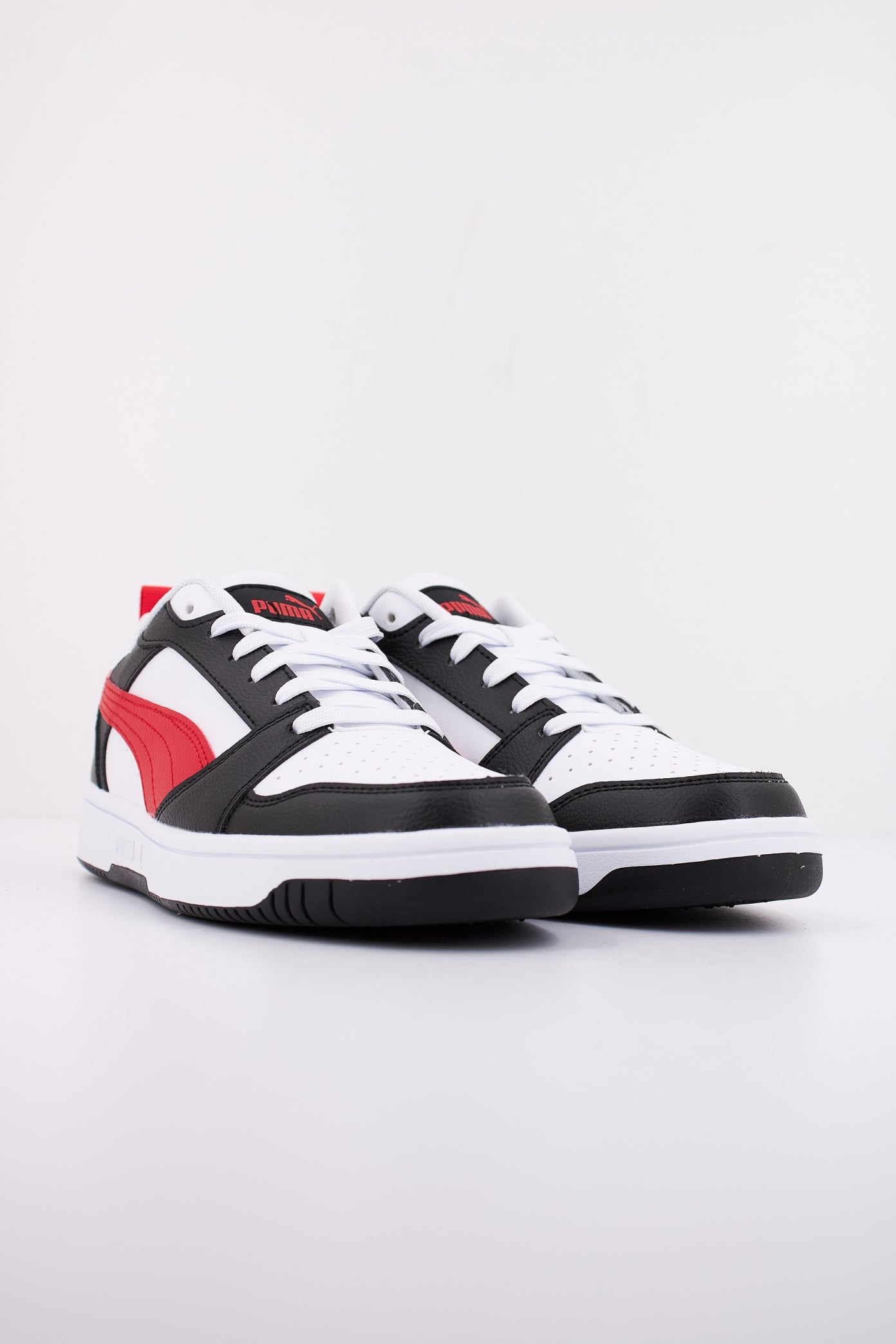 PUMA REBOUND V LO JR en color BLANCO (2)
