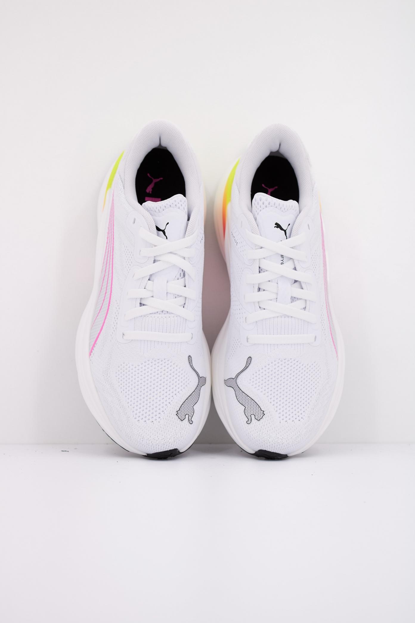 PUMA MAGNIFY NITRO WNS en color BLANCO (3)
