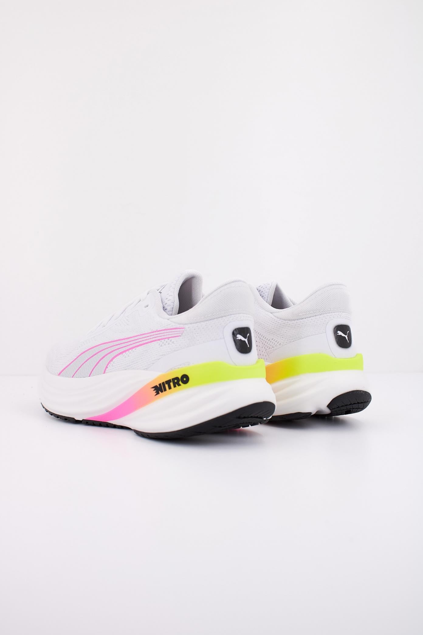 PUMA MAGNIFY NITRO WNS en color BLANCO (4)
