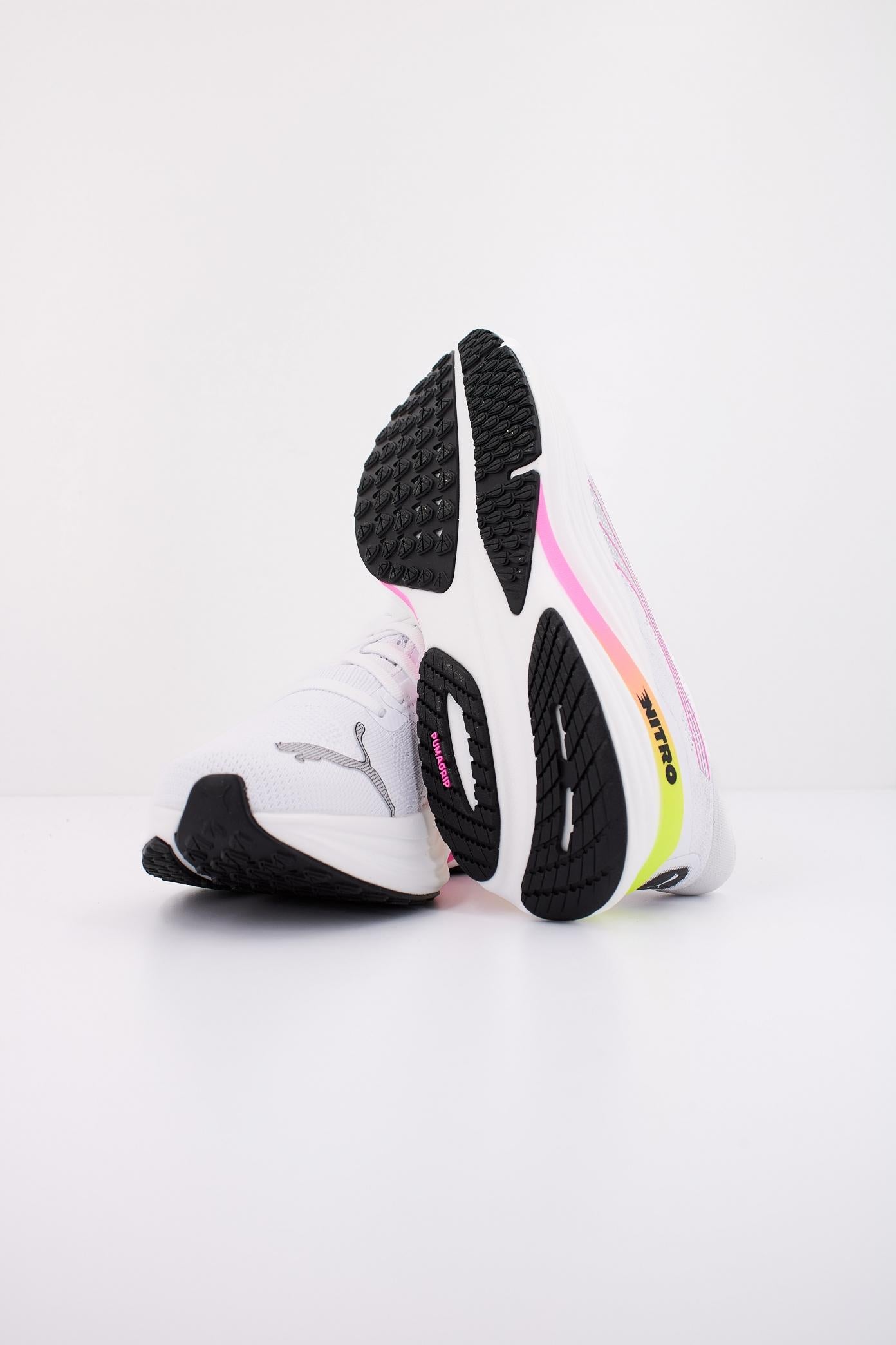 PUMA MAGNIFY NITRO WNS en color BLANCO (5)