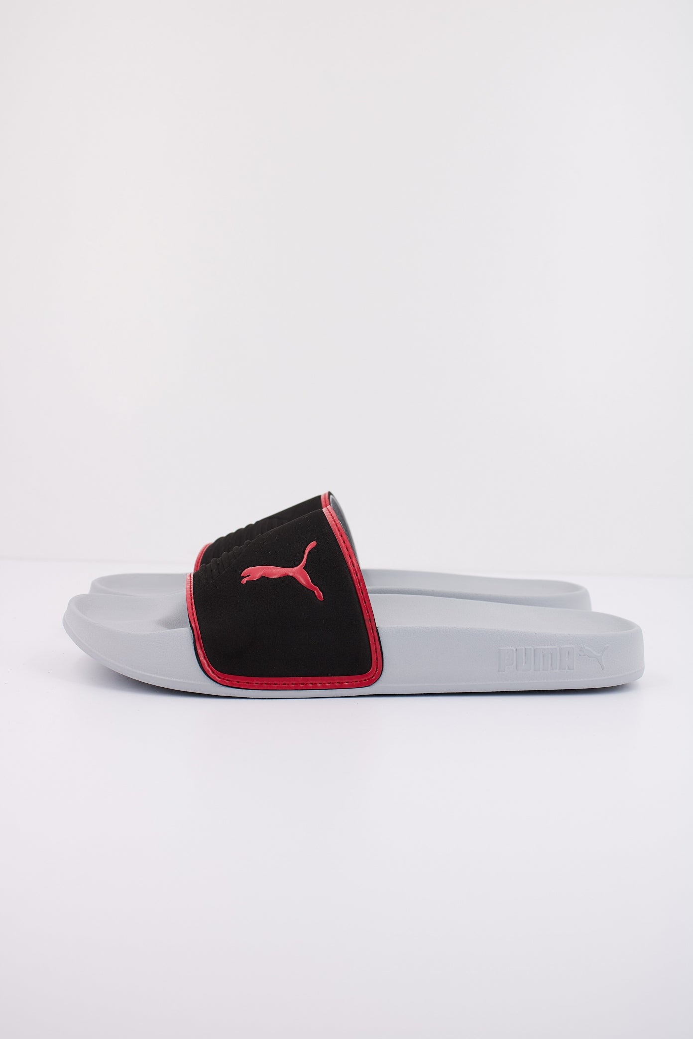 PUMA LEADCAT . SHOWER en color NEGRO (1)