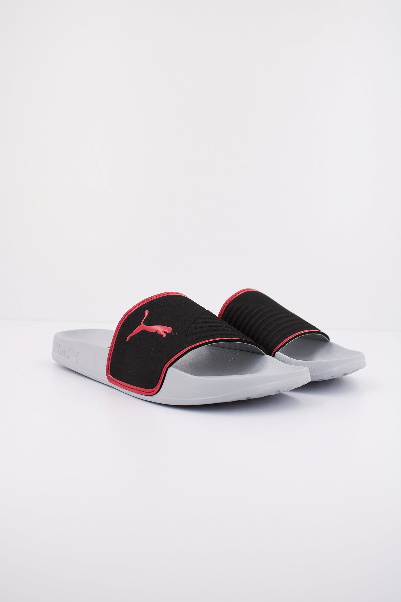 PUMA LEADCAT . SHOWER en color NEGRO (2)