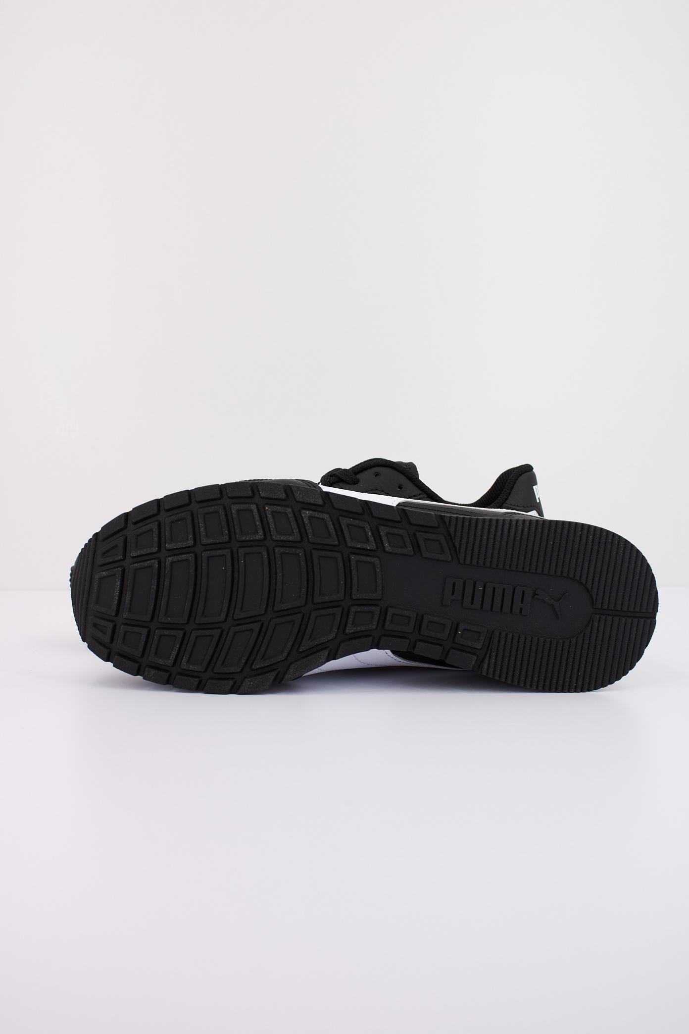PUMA ST RUNNER V L en color NEGRO (5)