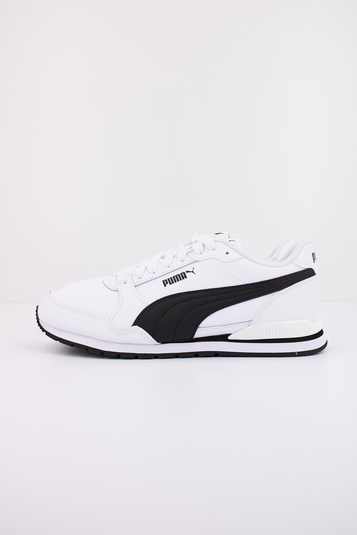 PUMA ST RUNNER V L en color BLANCO (1)