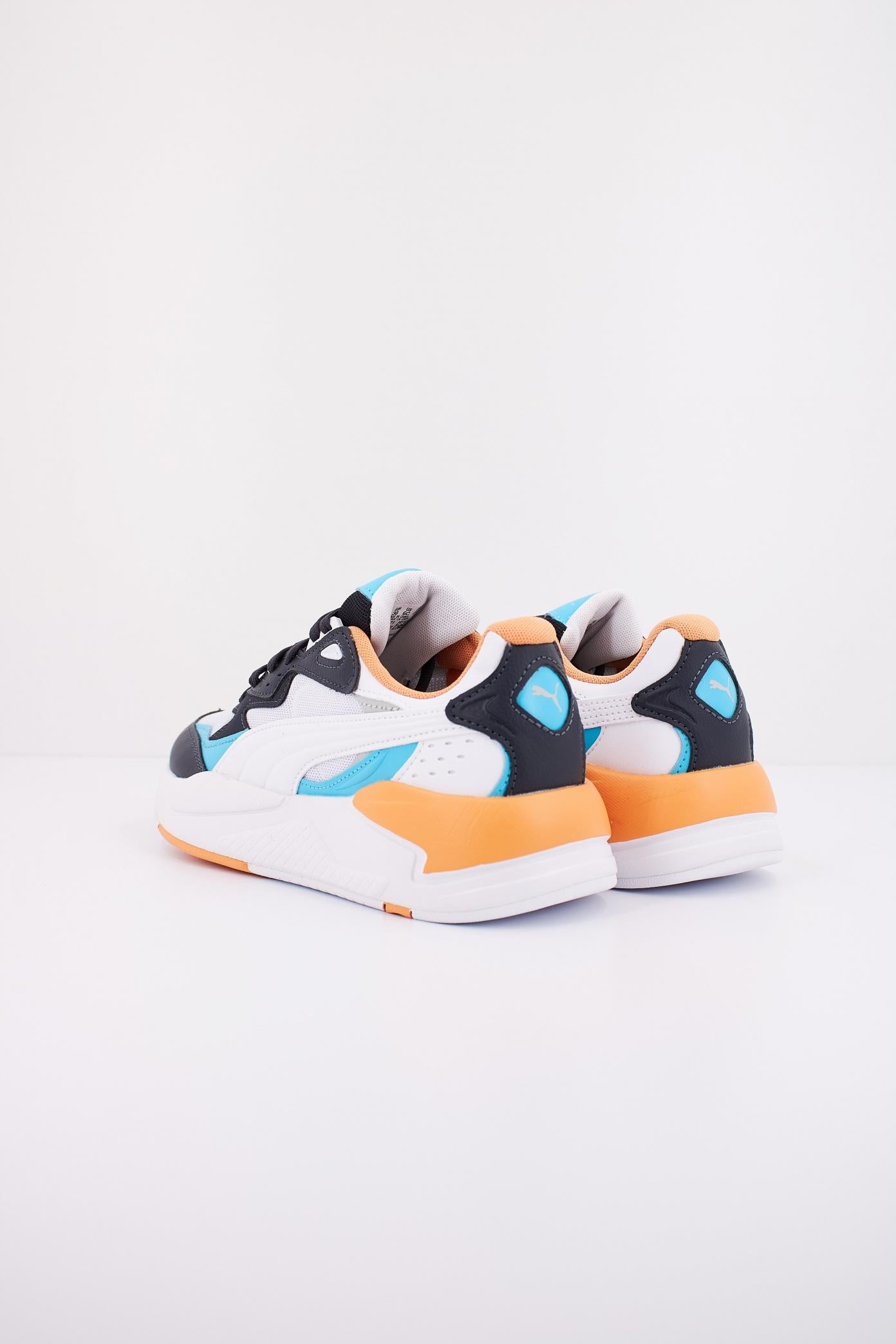 PUMA X-RAY SPEED JR en color AZUL (4)