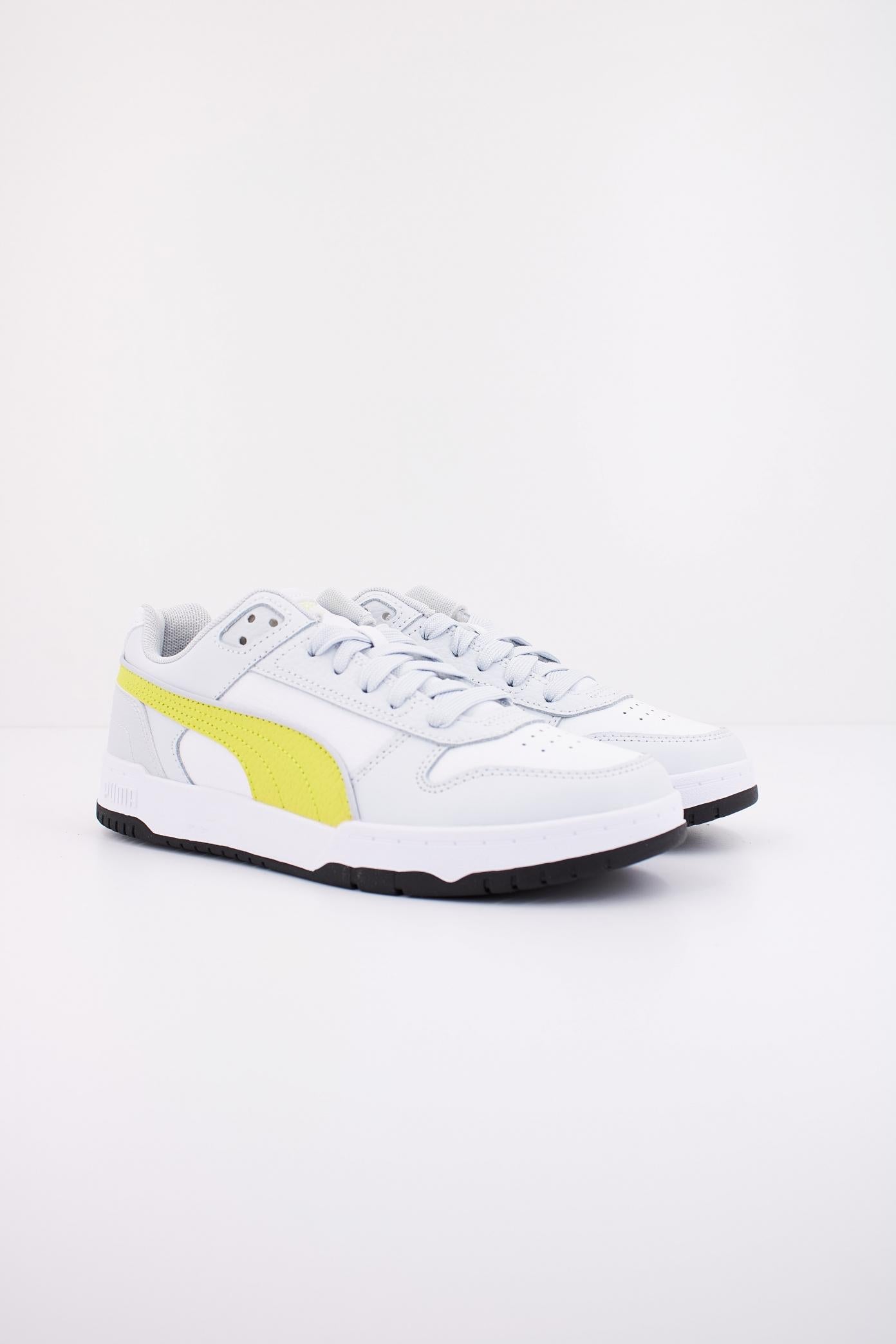 PUMA RBD GAME LOW JR en color GRIS (2)