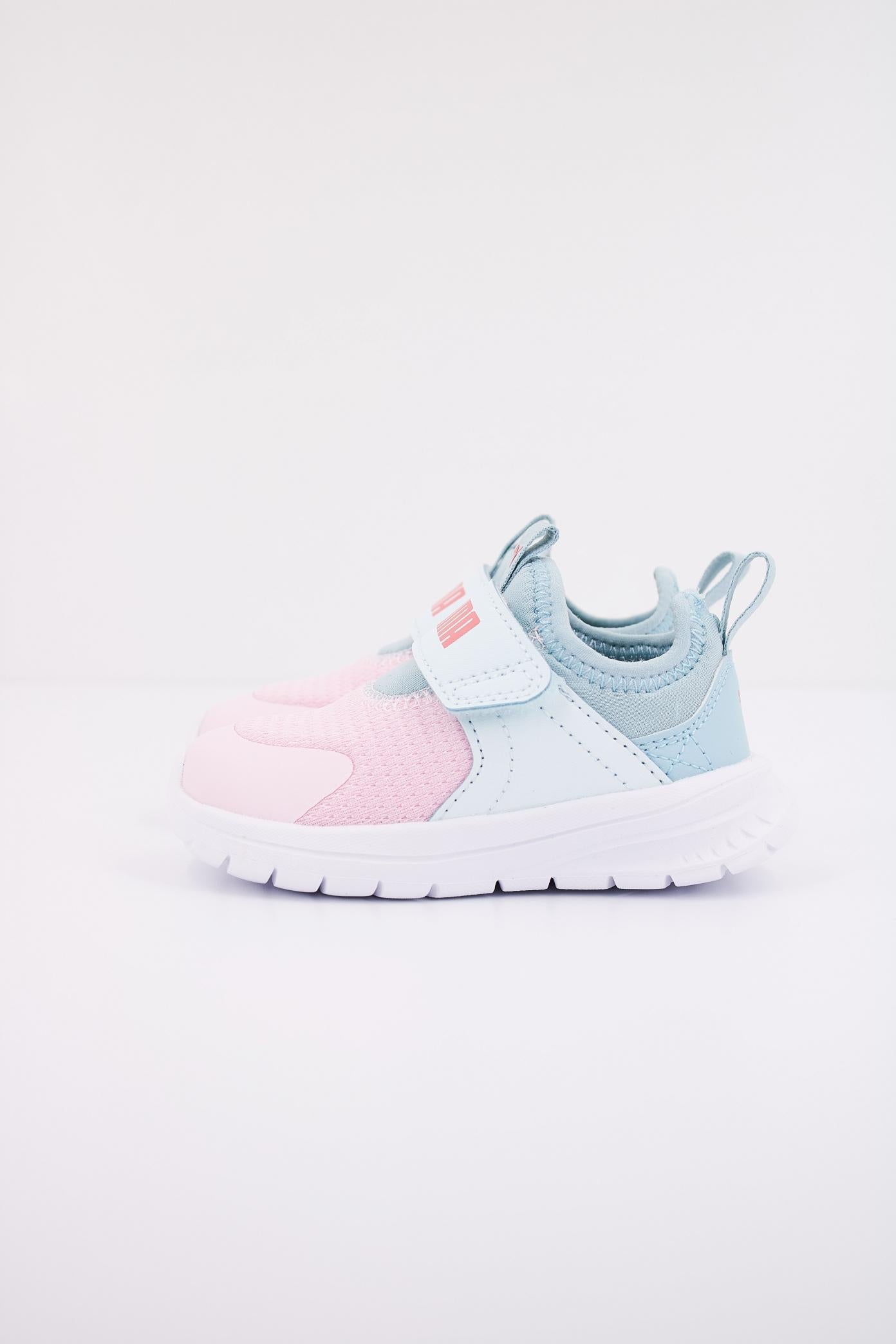 PUMA EVOLVE SLIP ON INF en color ROSA (1)