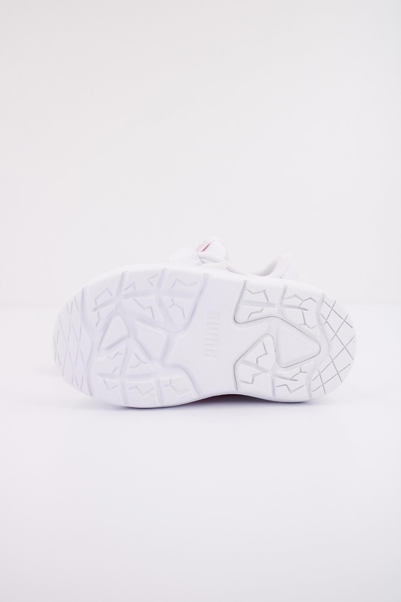 PUMA EVOLVE COURT V INF en color BLANCO (5)