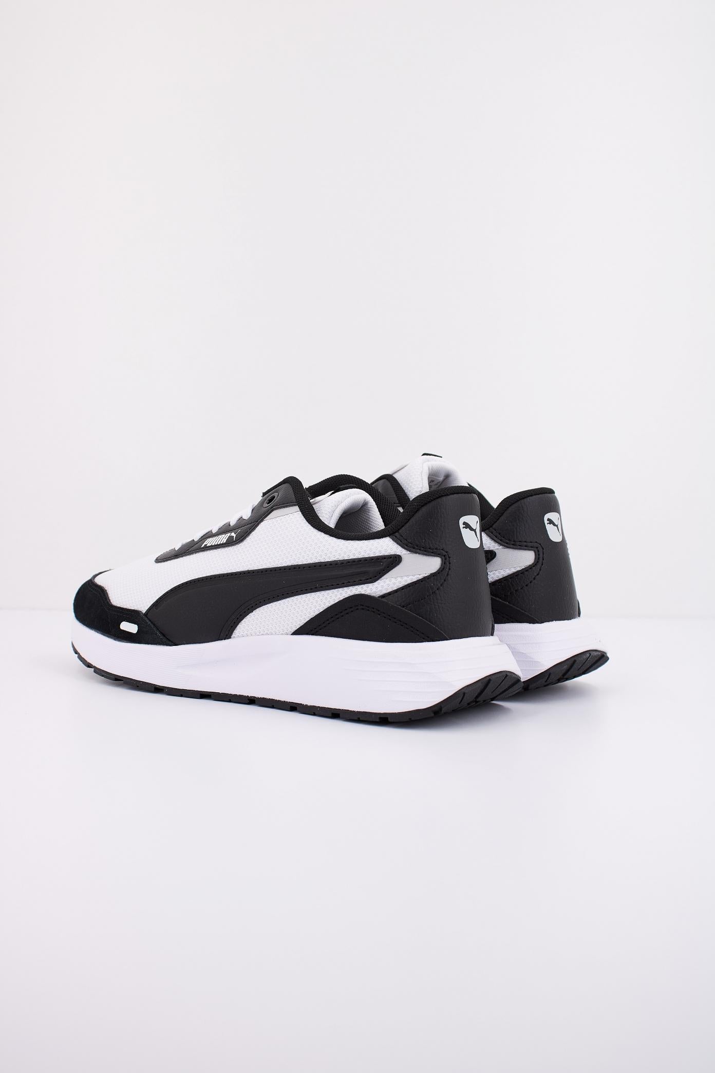 PUMA RUNTAMED en color BLANCO (4)