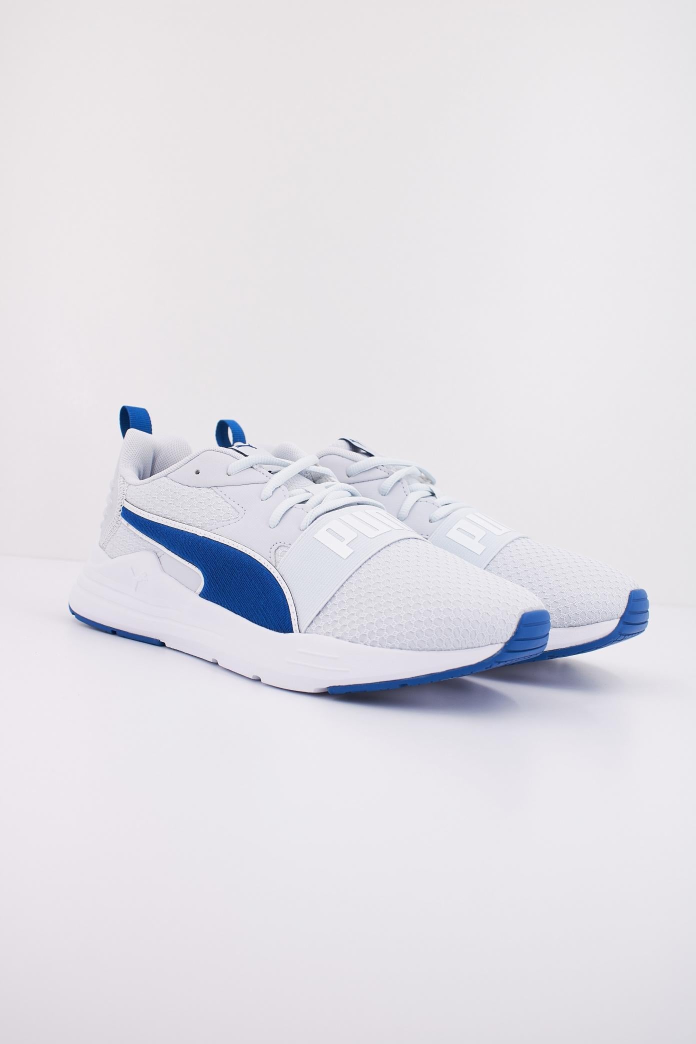 PUMA WIRED RUN PURE en color GRIS (2)