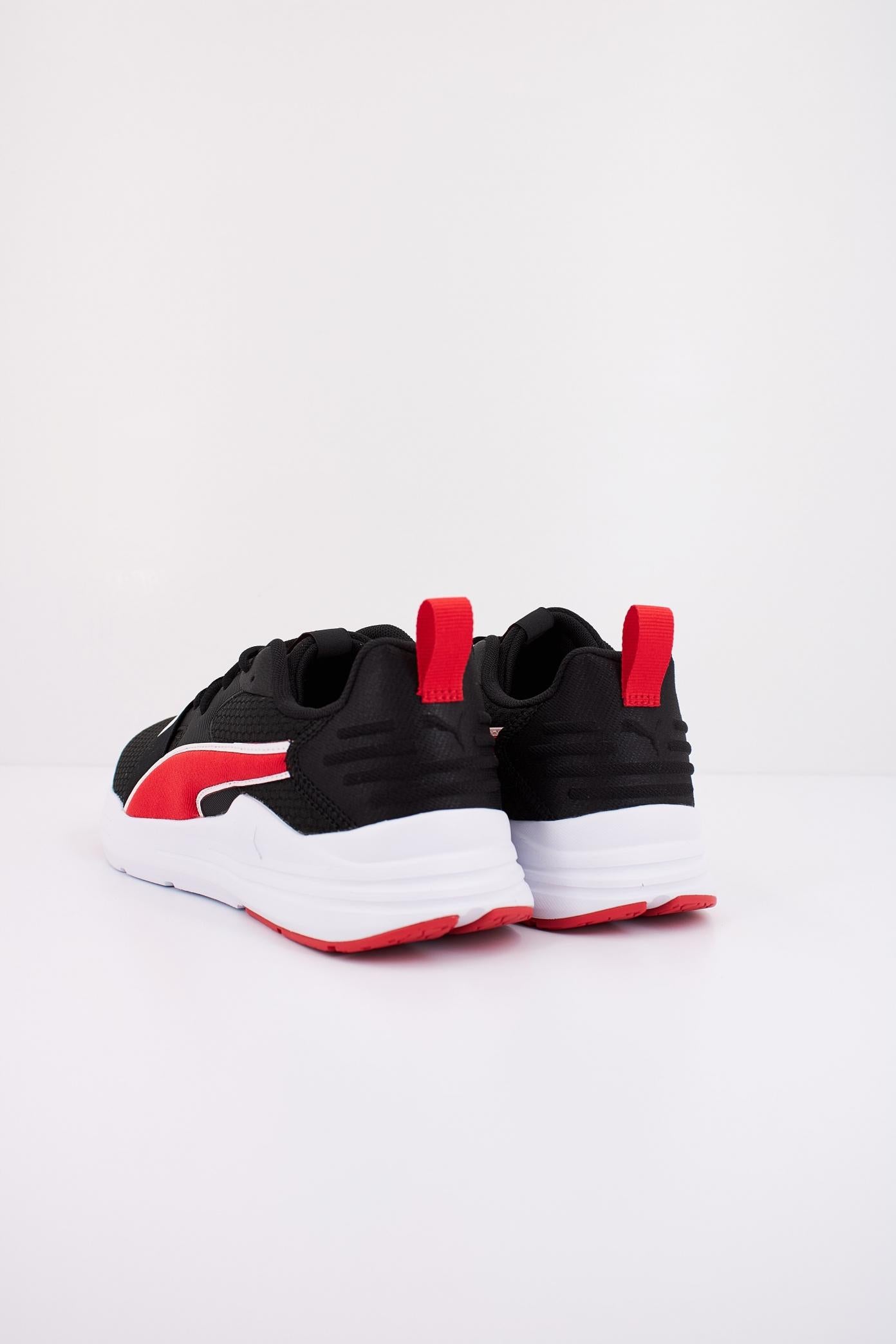 PUMA WIRED RUN PURE en color NEGRO (4)