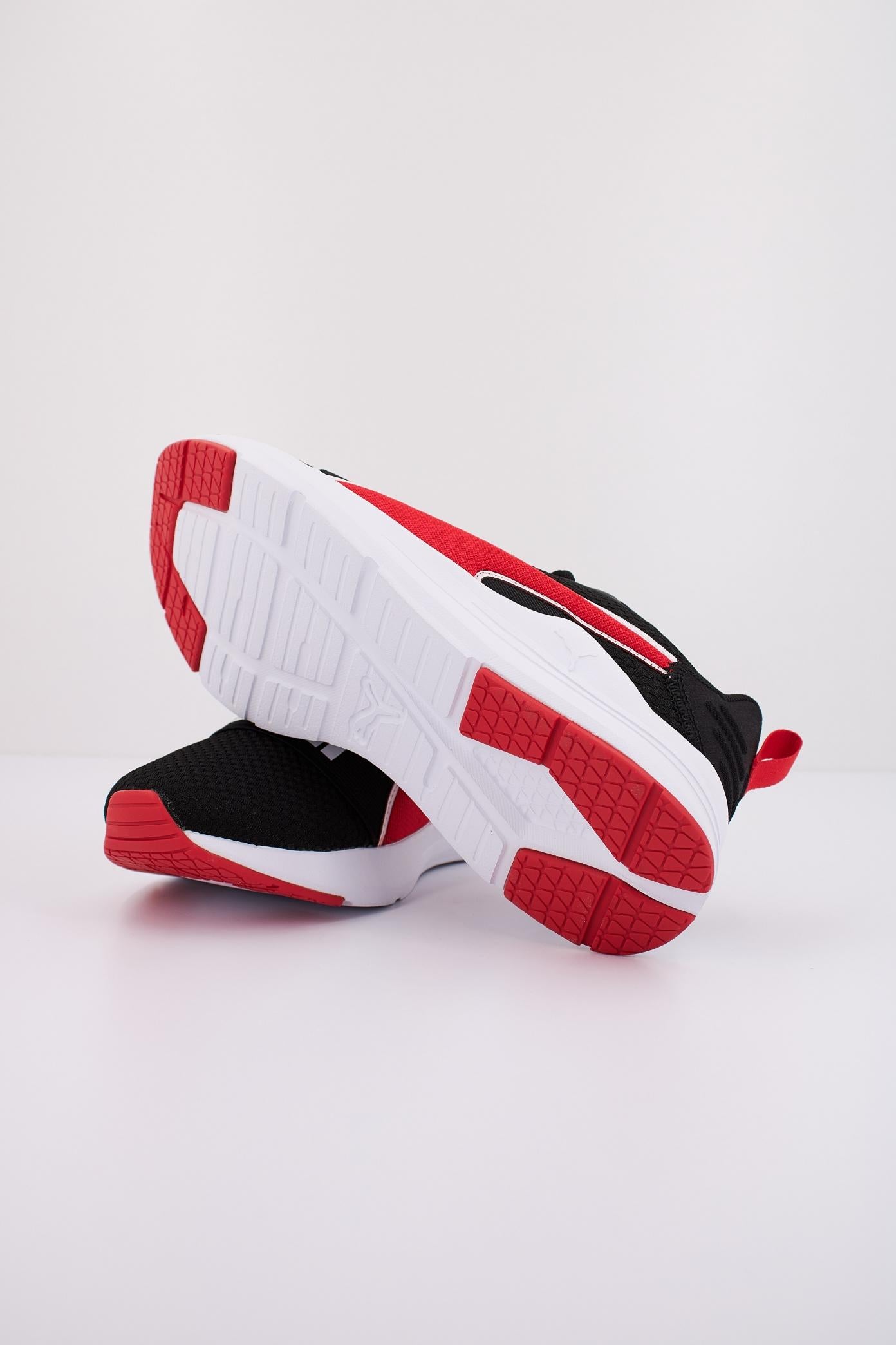 PUMA WIRED RUN PURE en color NEGRO (5)