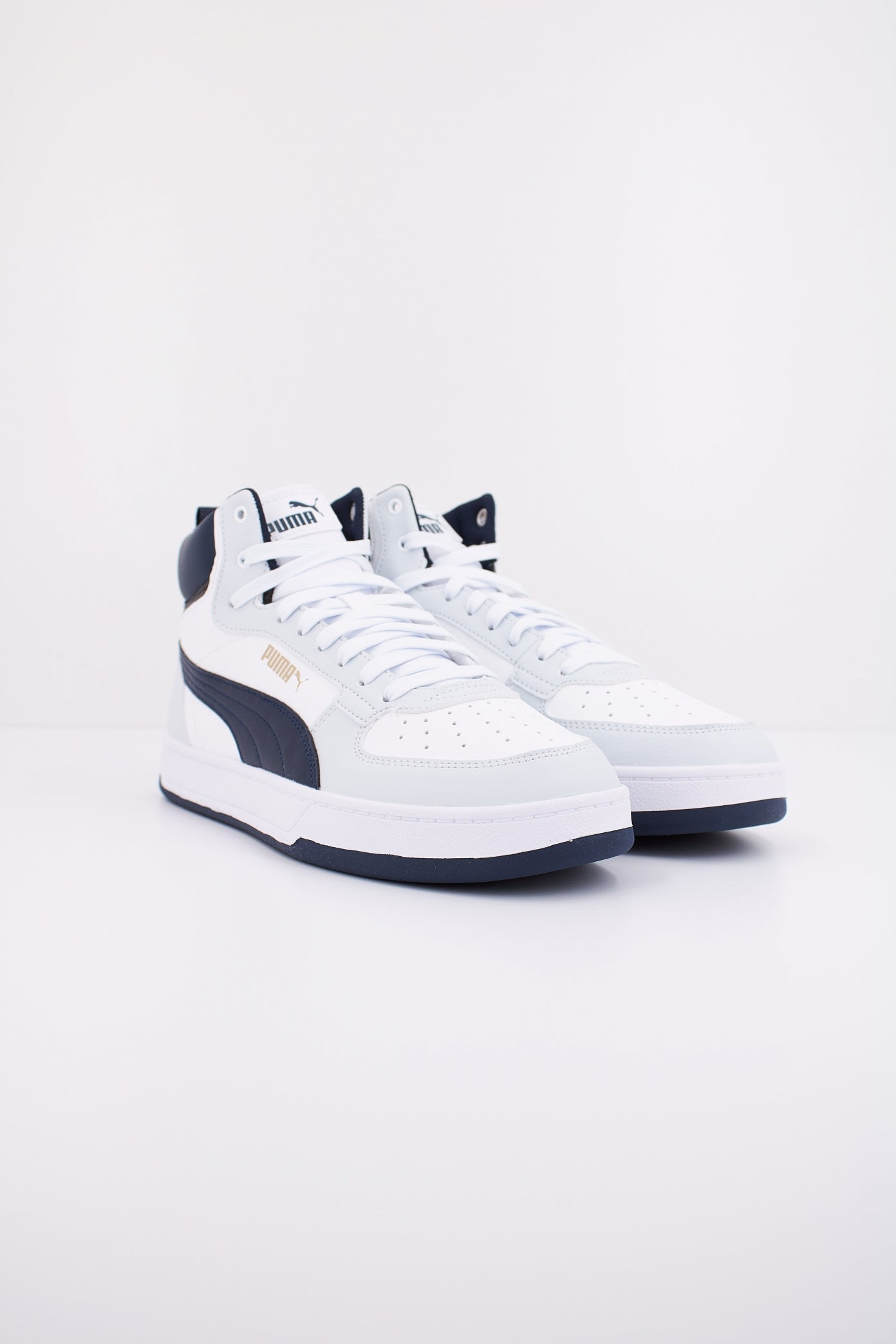 PUMA CAVEN . MID en color BLANCO (2)