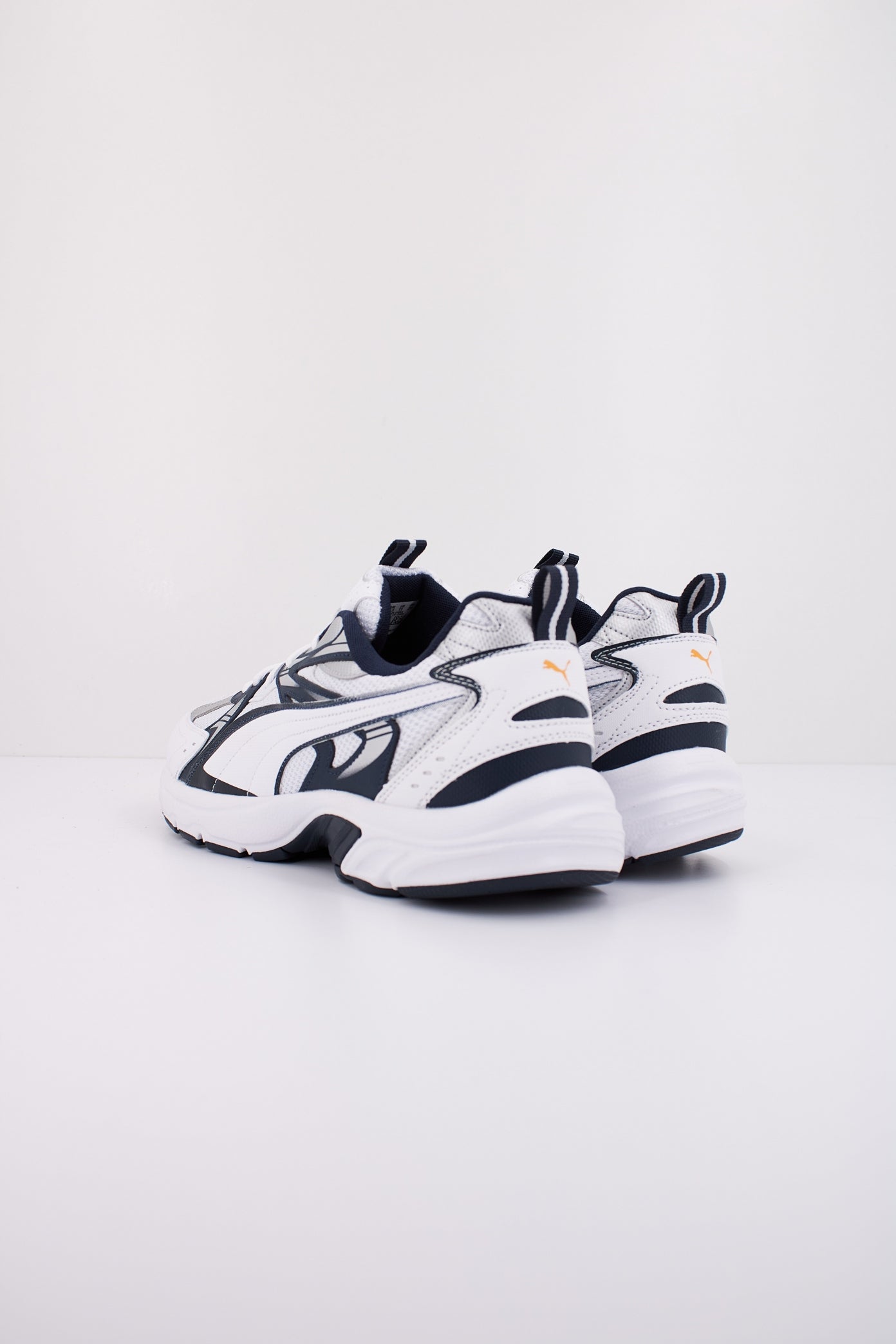 PUMA MILENIO TECH en color BLANCO (4)