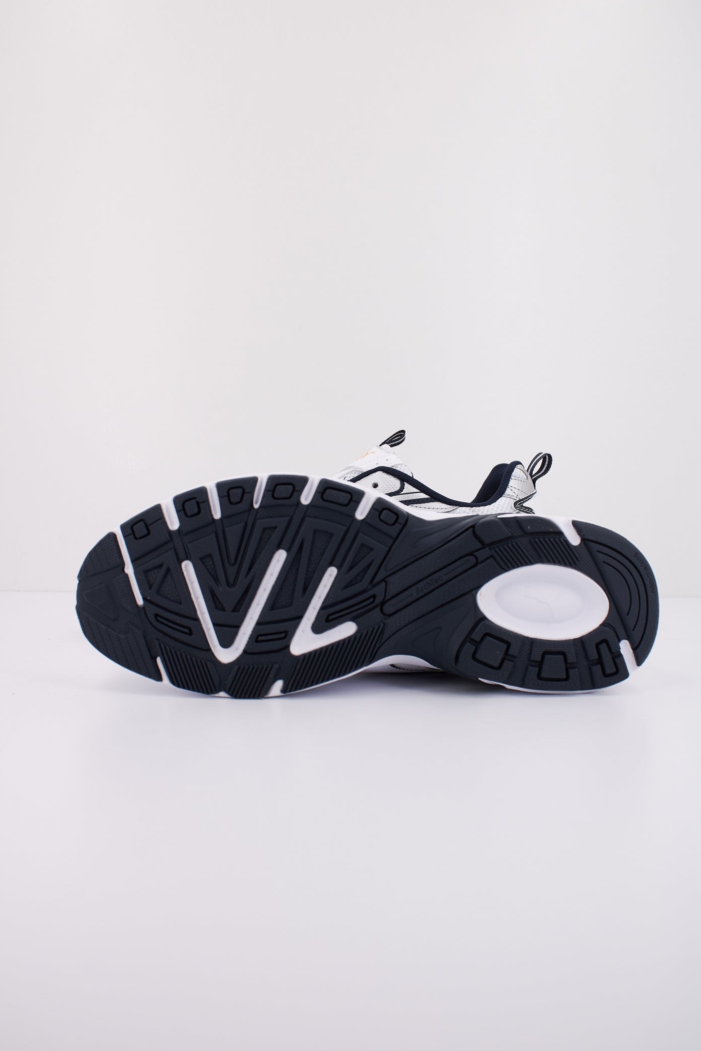 PUMA MILENIO TECH en color BLANCO (5)