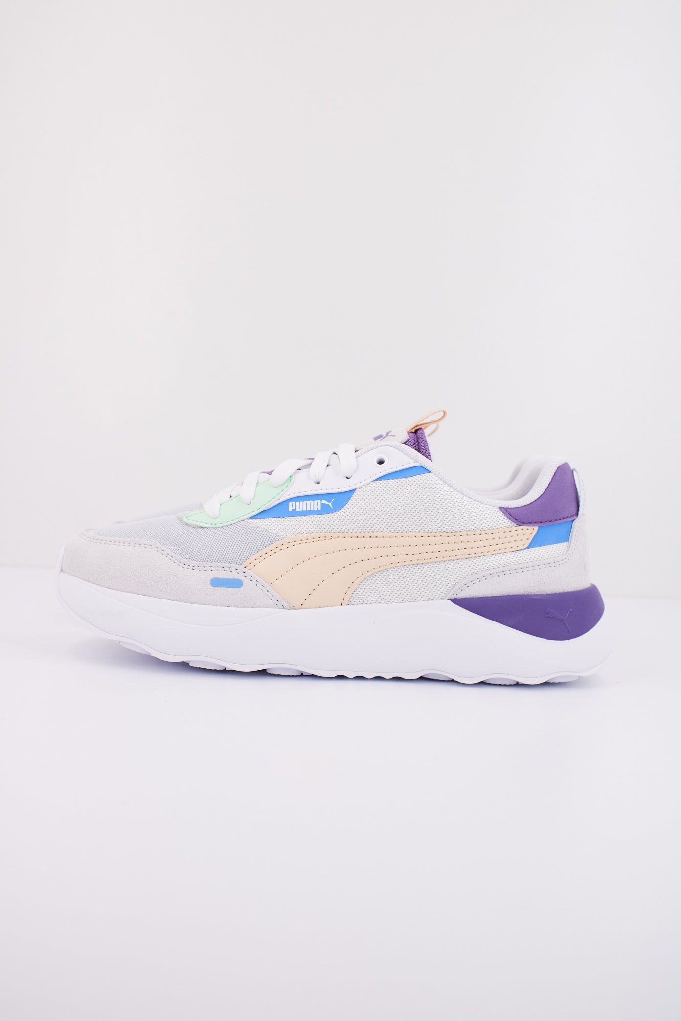 PUMA RUNTAMED PLATFORM en color BLANCO (1)
