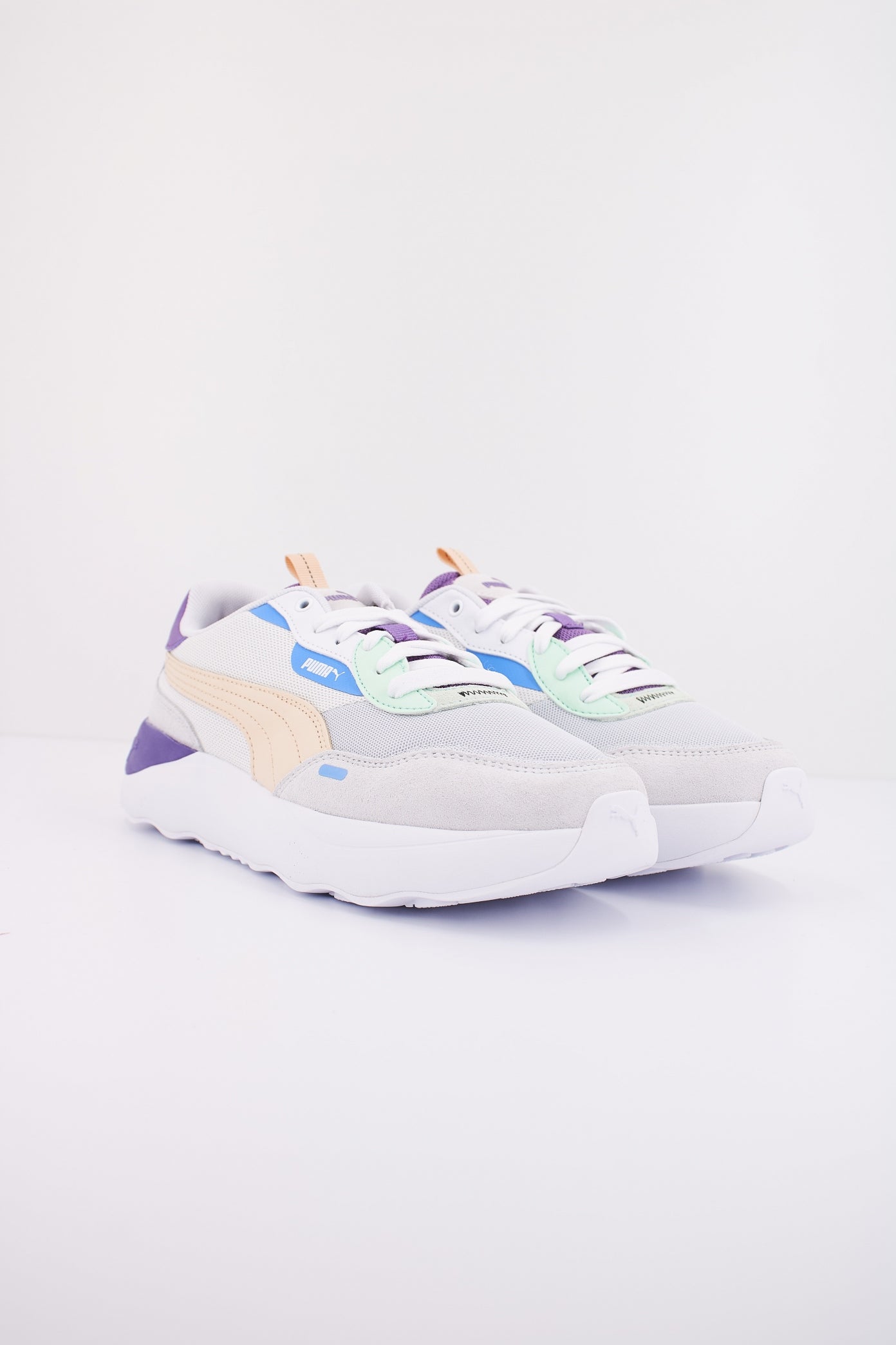 PUMA RUNTAMED PLATFORM en color BLANCO (2)
