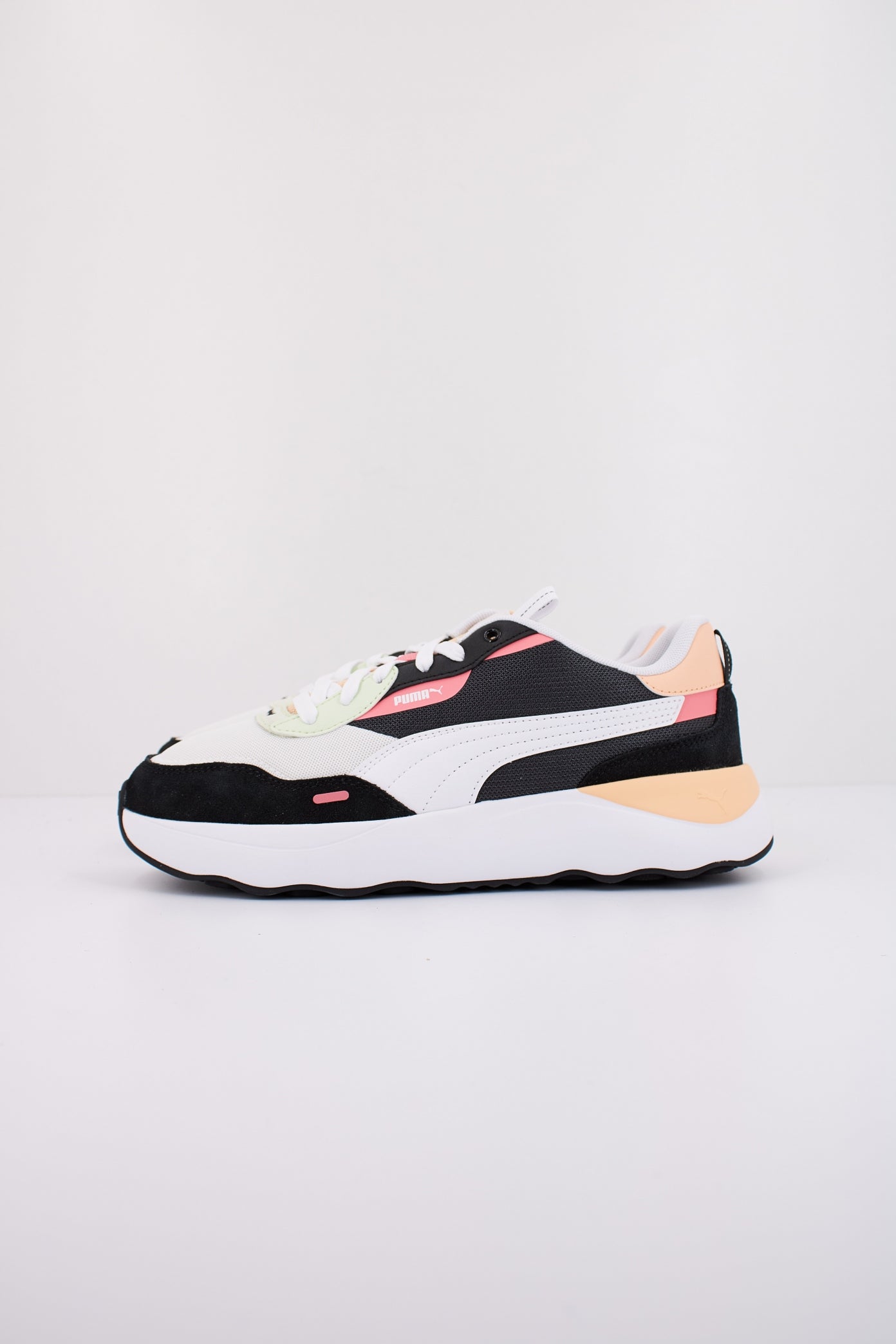 PUMA RUNTAMED PLATFORM en color BLANCO (1)