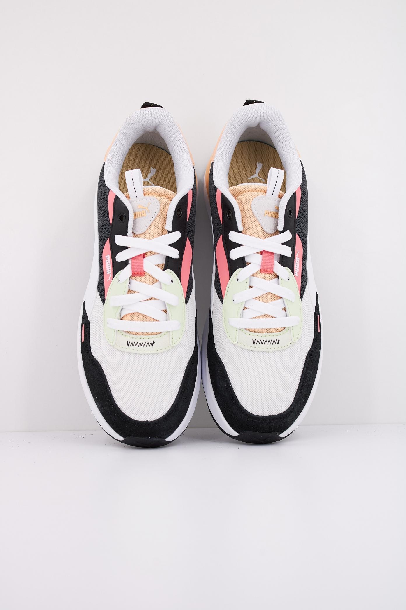 PUMA RUNTAMED PLATFORM en color BLANCO (3)