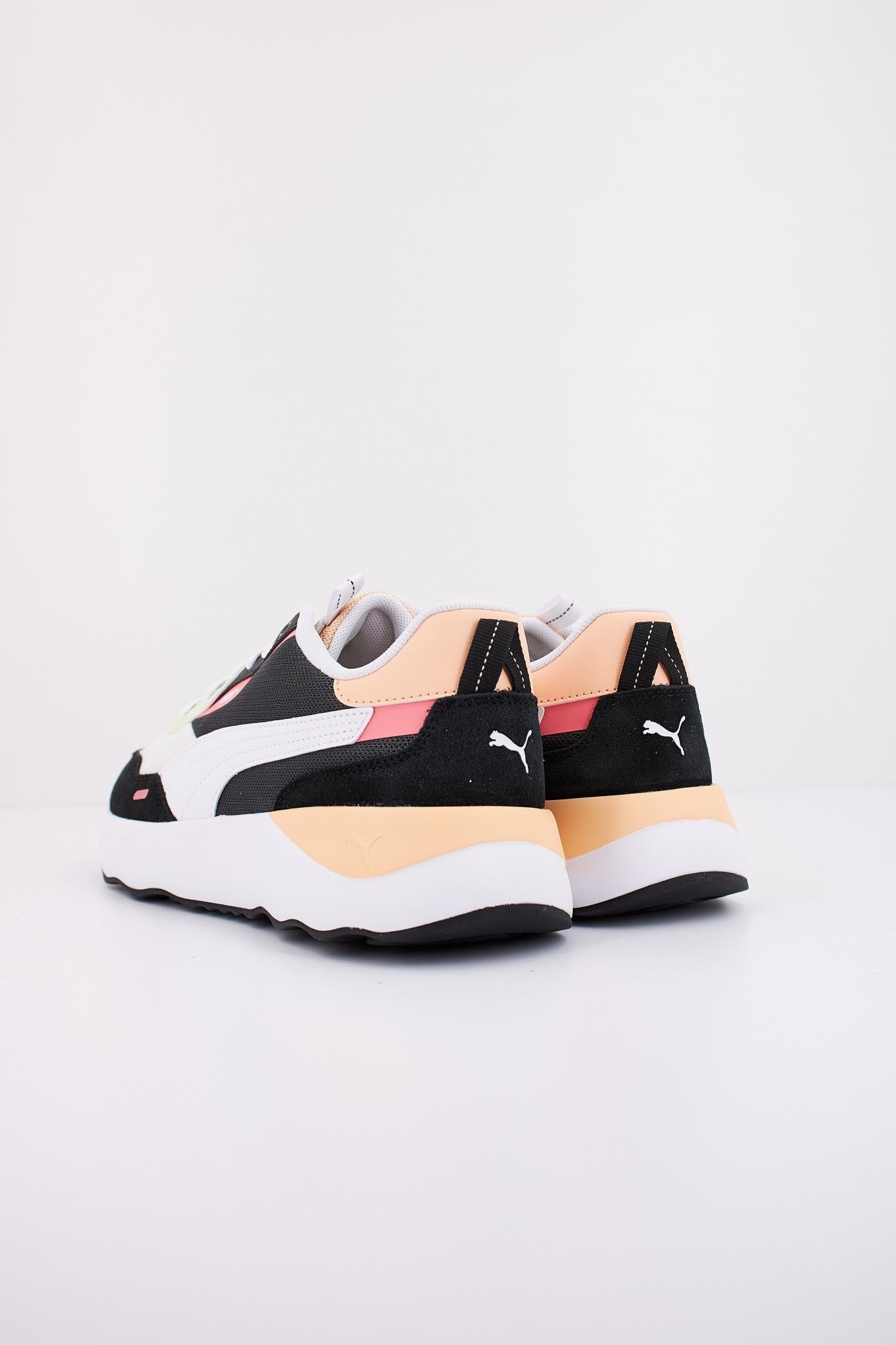 PUMA RUNTAMED PLATFORM en color BLANCO (4)