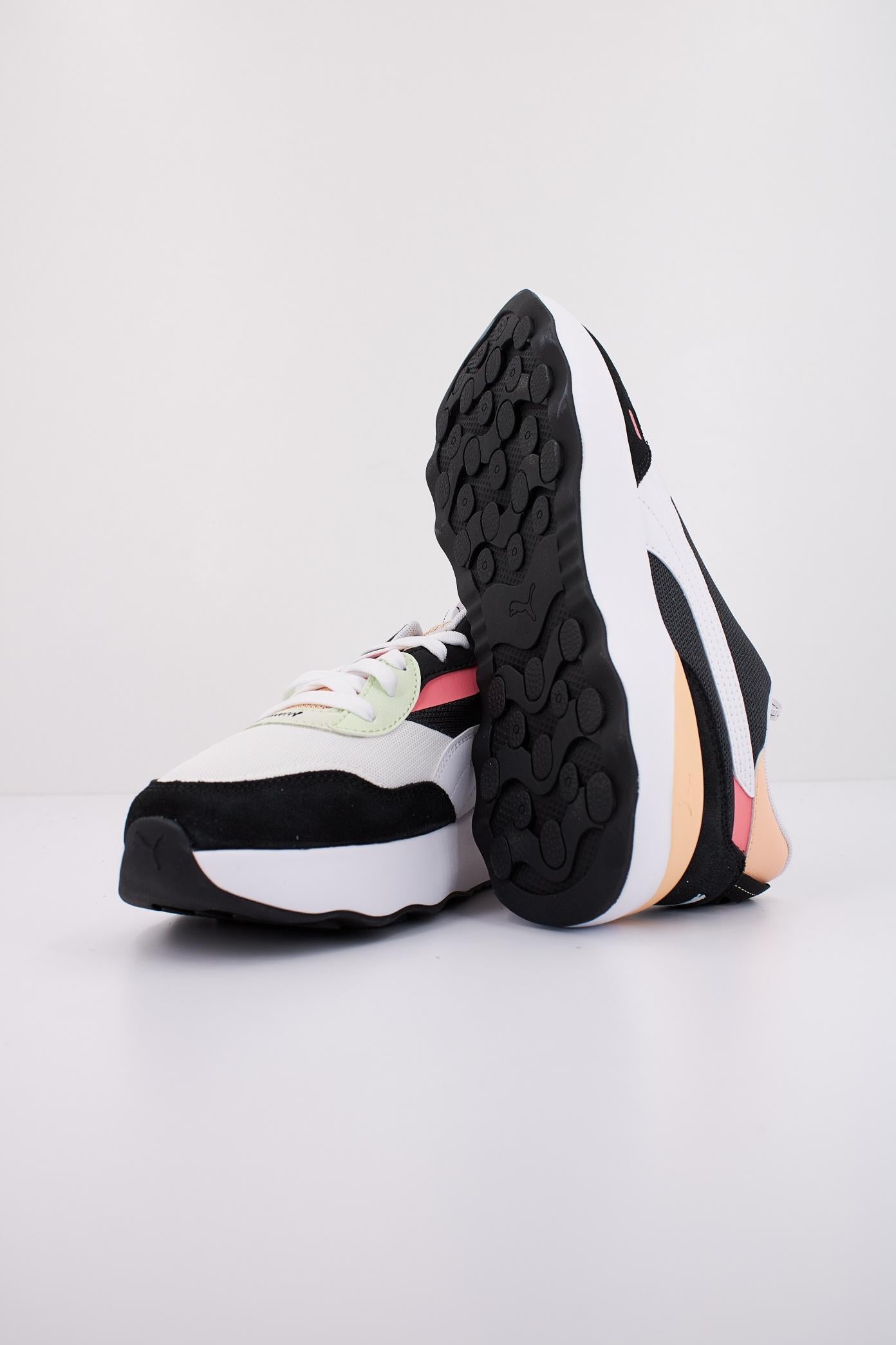PUMA RUNTAMED PLATFORM en color BLANCO (5)