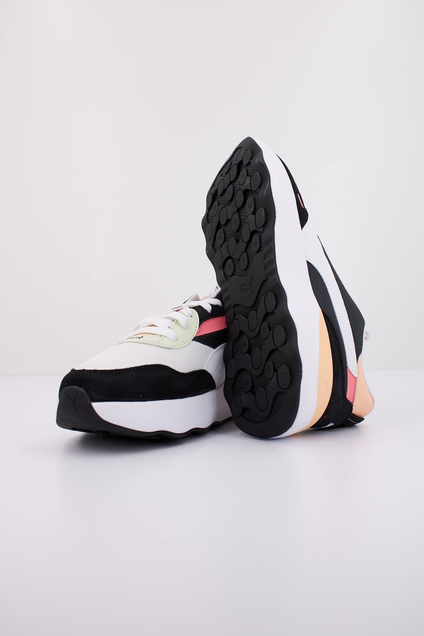 PUMA RUNTAMED PLATFORM en color BLANCO (5)