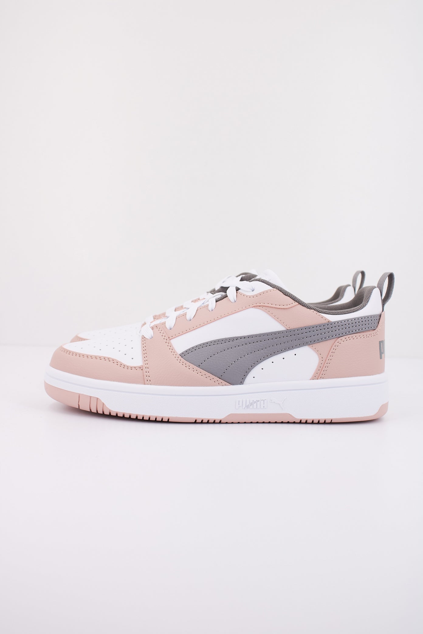 PUMA REBOUND V LOW en color ROSA (1)