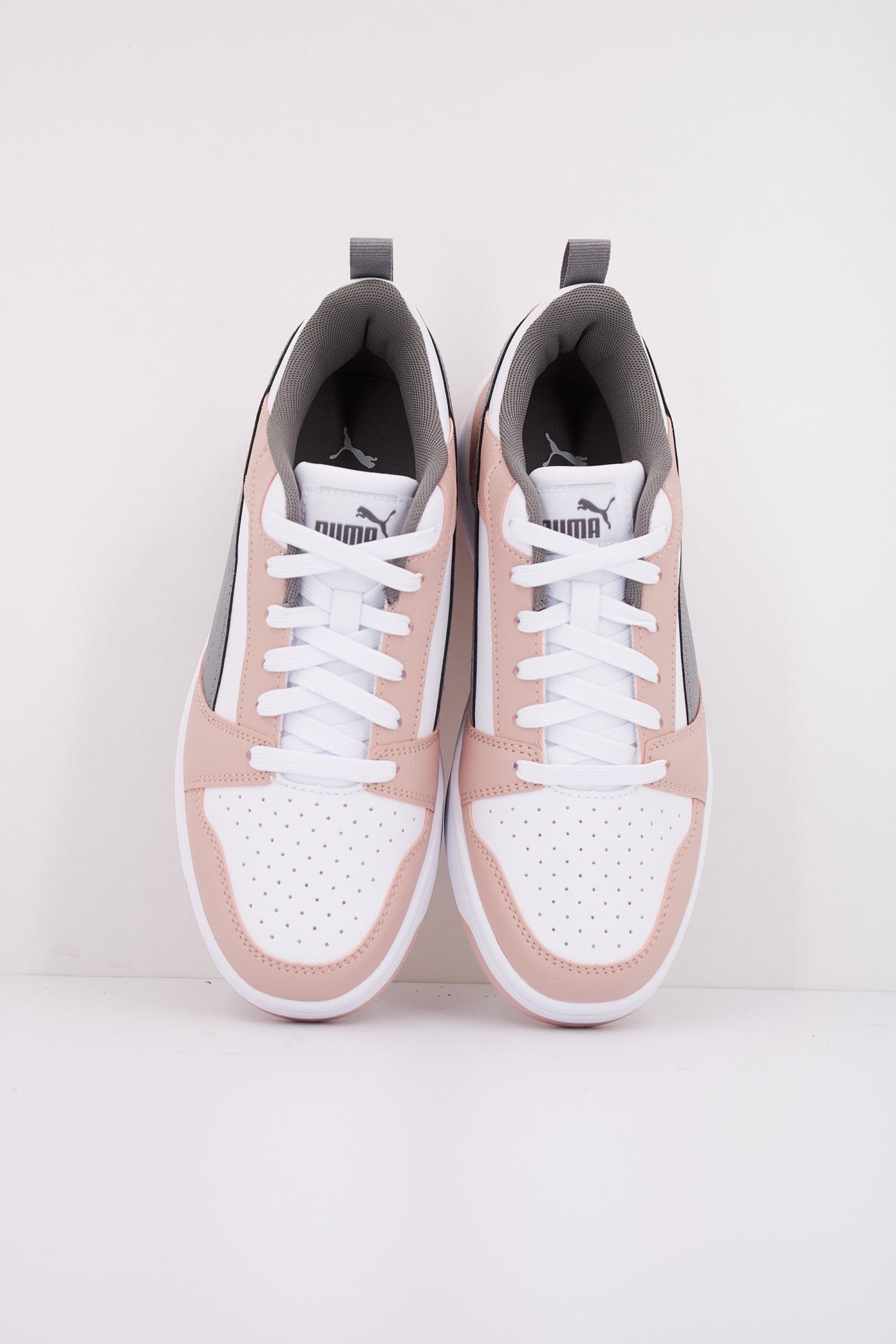 PUMA REBOUND V LOW en color ROSA (3)