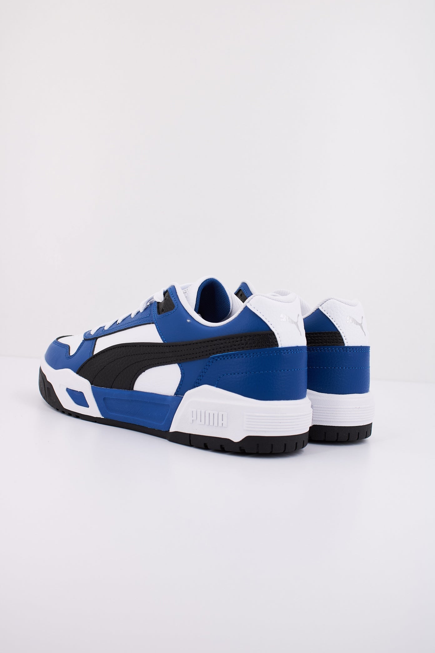 PUMA RBD TECH CLASSIC en color BLANCO (4)