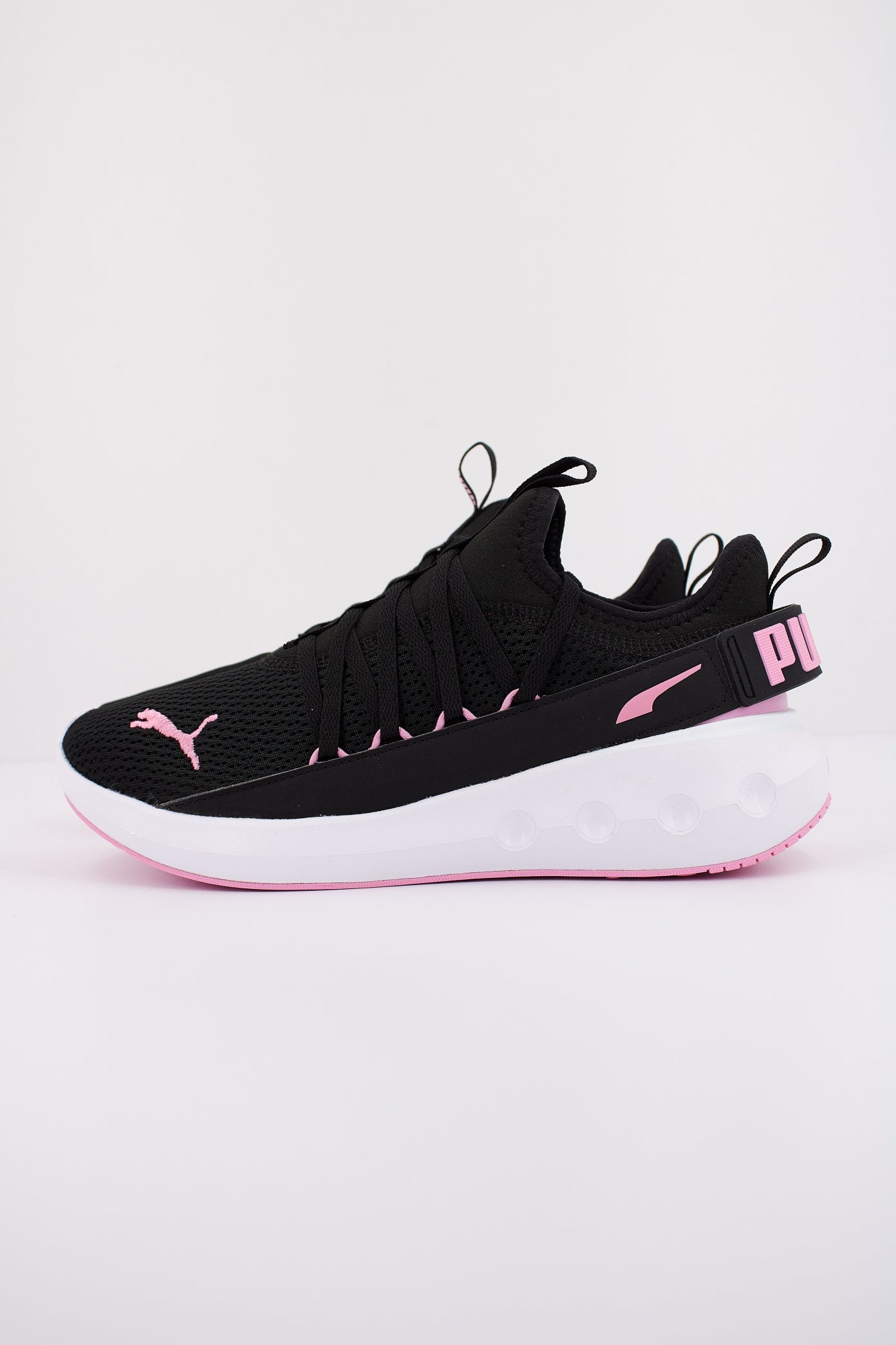 PUMA SOFTRIDE CARSON FRESH en color NEGRO (1)
