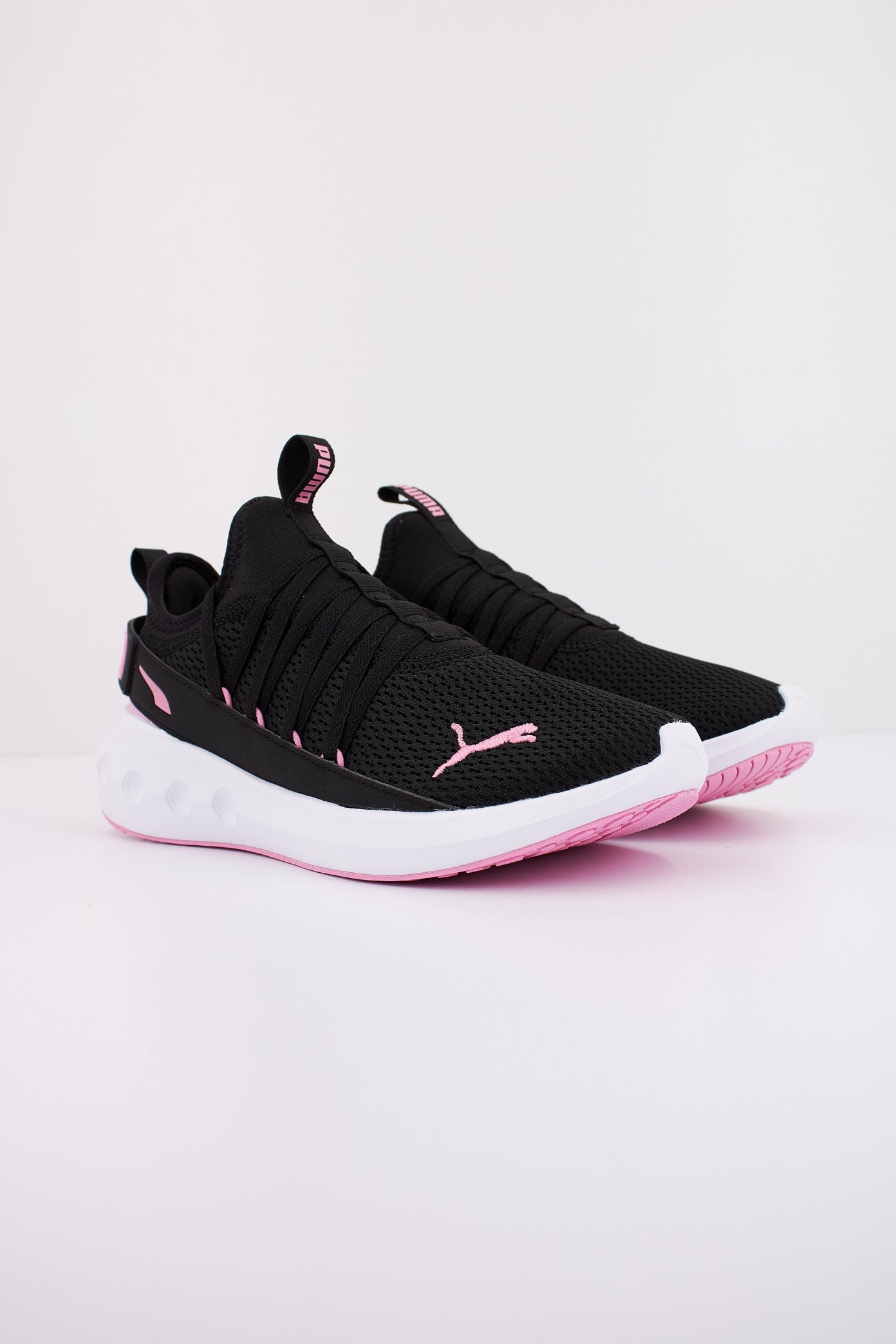 PUMA SOFTRIDE CARSON FRESH en color NEGRO (2)