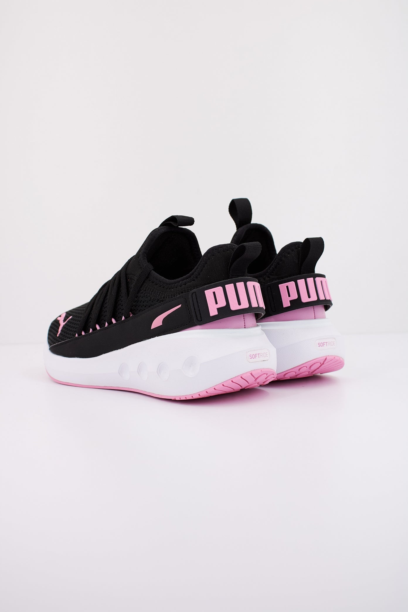 PUMA SOFTRIDE CARSON FRESH en color NEGRO (4)