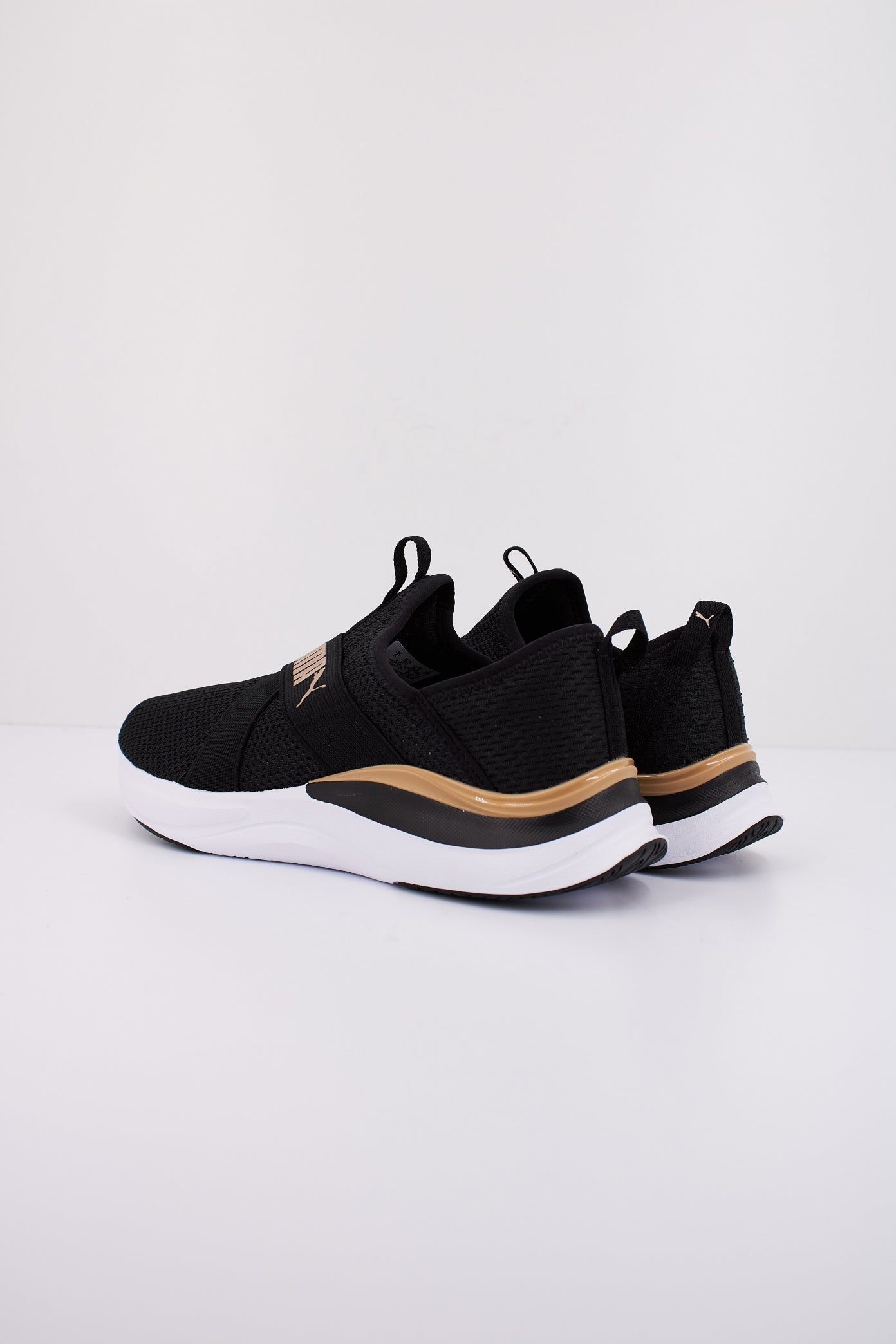 PUMA SOFTRIDE HARMONY SLIP WNS en color NEGRO (4)