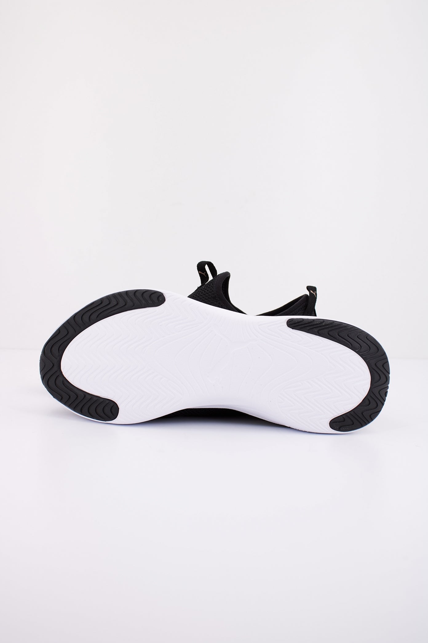 PUMA SOFTRIDE HARMONY SLIP WNS en color NEGRO (5)