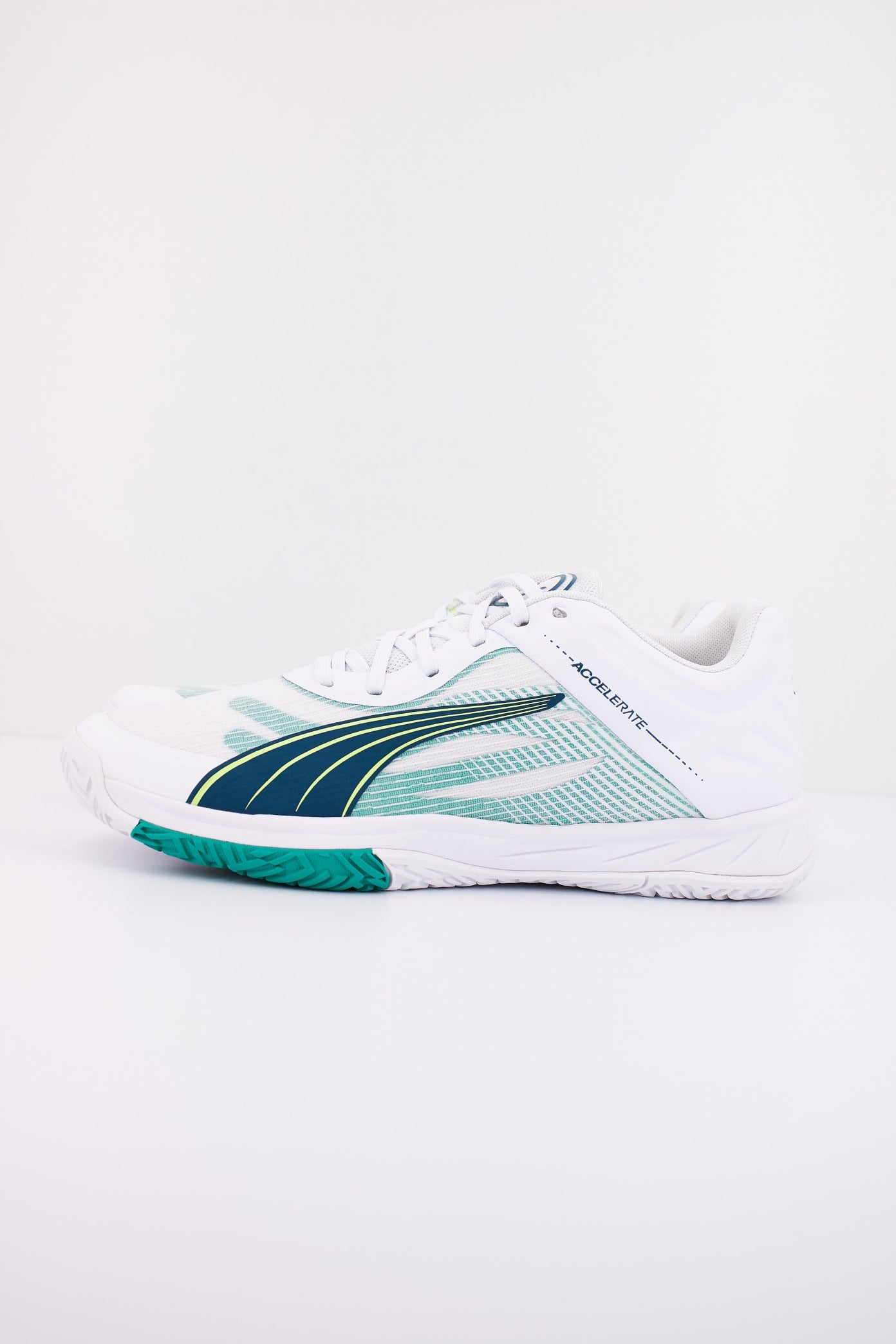 PUMA ACCELERATE TURBO en color BLANCO (1)