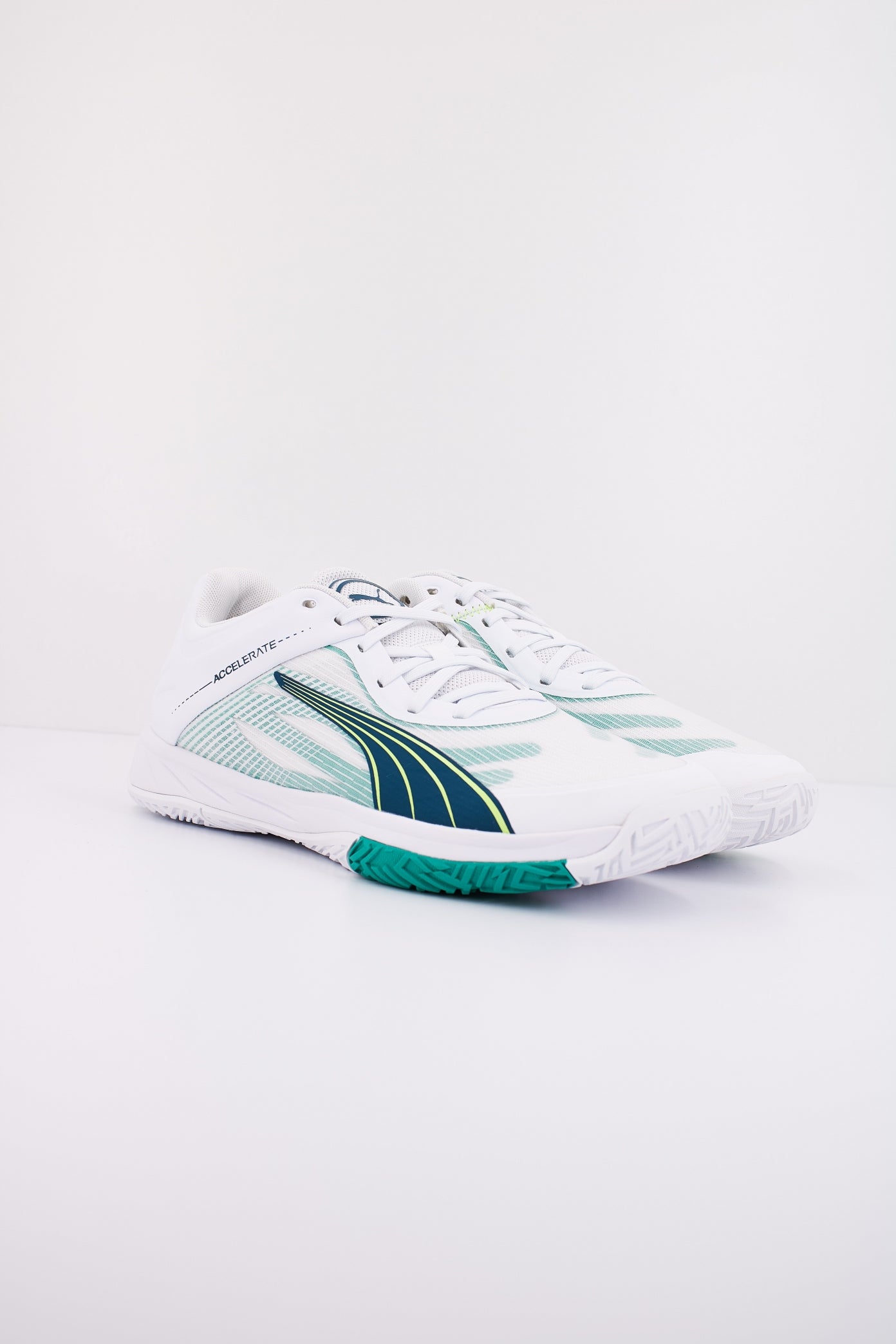 PUMA ACCELERATE TURBO en color BLANCO (2)