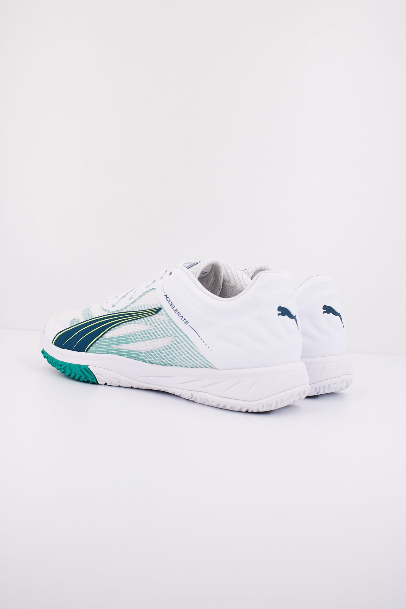 PUMA ACCELERATE TURBO en color BLANCO (4)