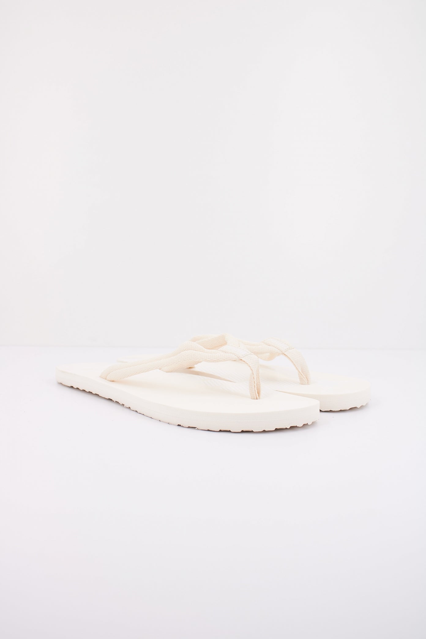 PUMA EPIC FLIP V en color BEIS (2)